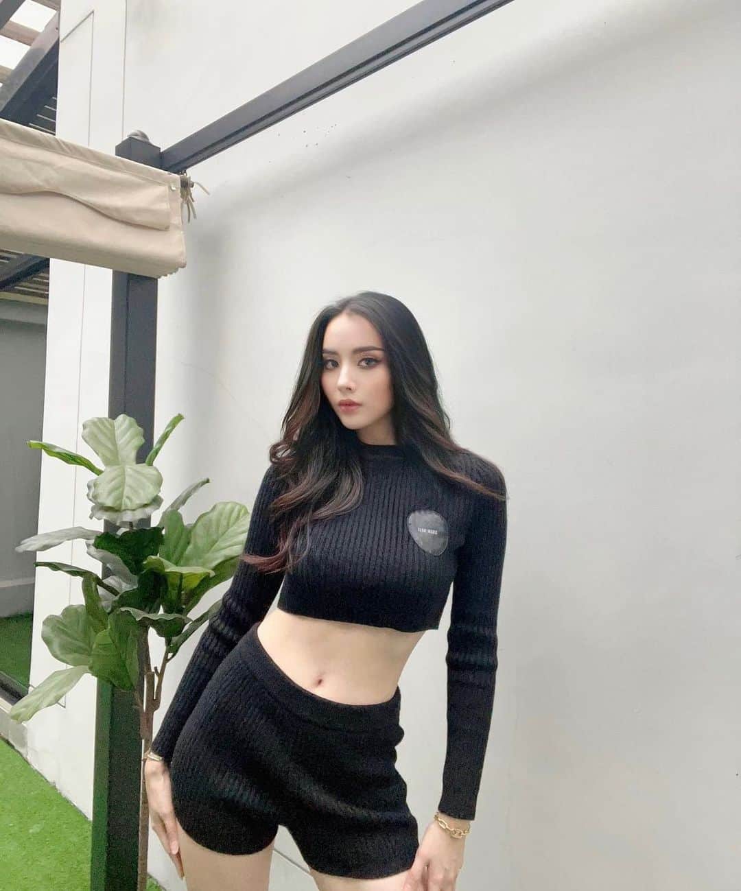 南鈴のインスタグラム：「🖤 #南鈴 #タイ女優 #thaiactress #タイモデル #thaimodel #タイ美人 #thaibeauty #ミスティーンタイランド #missteenthailand #missteenthailand2011」