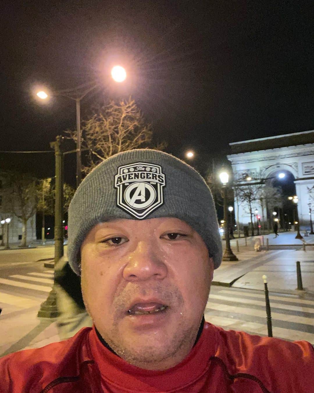 吉田秀彦のインスタグラム：「パリでランニング‼️  #シャンゼリゼ大通り  #凱旋門」