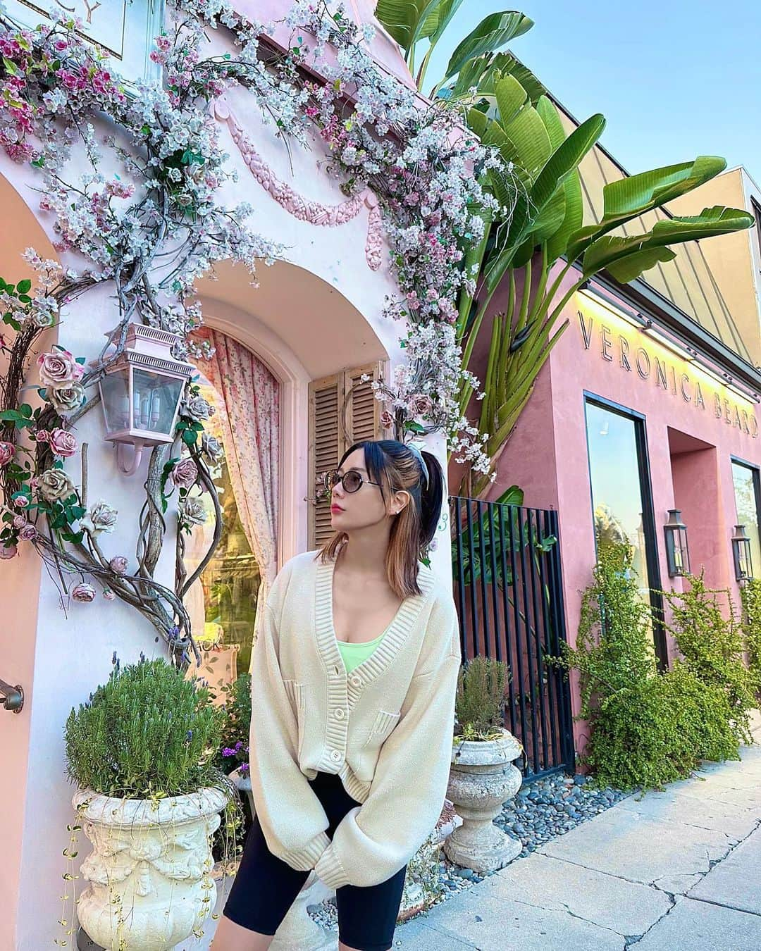 クララさんのインスタグラム写真 - (クララInstagram)「Back in LA ☀️ sunny day  #actressclara #클라라 #fiveline #파이브라인 #athleisure #ootd #fashion」2月3日 15時29分 - actressclara