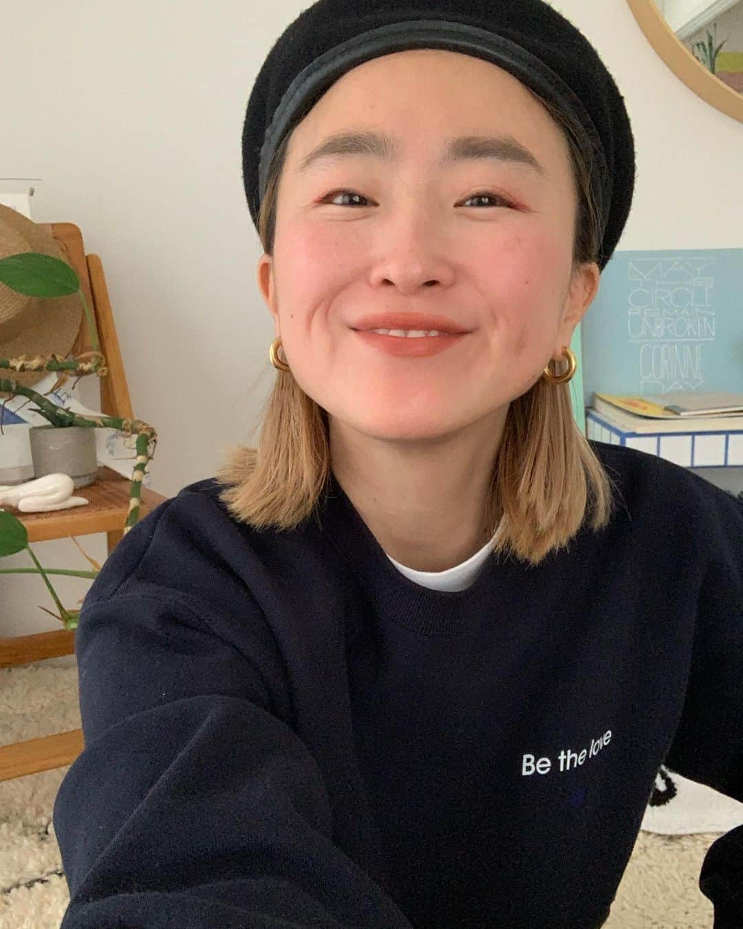花盛友里のインスタグラム：「@rihka_official のリップめっちゃ気に入っておるー！ つけてるやつは blushって色。何にでも合うぅ🤍他の色もめっちゃ可愛いねん、お気に入りすぎて載せちゃう。  でもどんな写真載せたらいいかわからんくなってこんなラインナップになりました。（誰も聞いてない） この写真載せるためにめっちゃ写真撮ったから、今ひょんなことから携帯を盗まれてカメラロール見られたら私恥ずかしくて死んじゃうって思った金曜日。 皆様良い週末をー！」