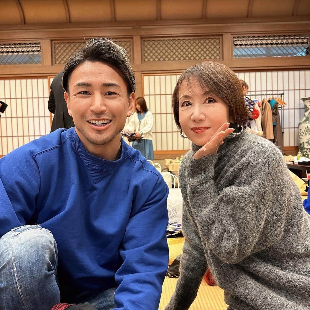 奈美悦子のインスタグラム：「法華経寺で今年も豆まきに参加させて頂きました。お久しぶり〜の魔裟斗さん。 #豆まき #千葉 #法華経寺 #節分」