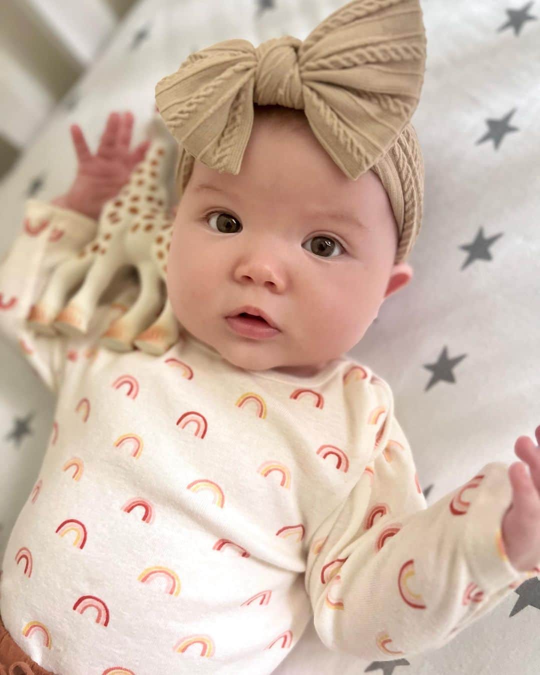 のインスタグラム：「It's turning 5 month with my little angel💞💞💞💞 so happy to see how she grow. . . . この前出産したと思ったらもう離乳食？w😳🙌🏽早すぎて追いつかない🥹💓ハーフバースデーも1ヶ月後!!もう本当に時間が経つのが早すぎる👶🏼けれど日々ミシェルの成長を見られるのが楽しくて嬉しい今日この頃🫶🏽 #babygirl #5monthsold #halfbaby」