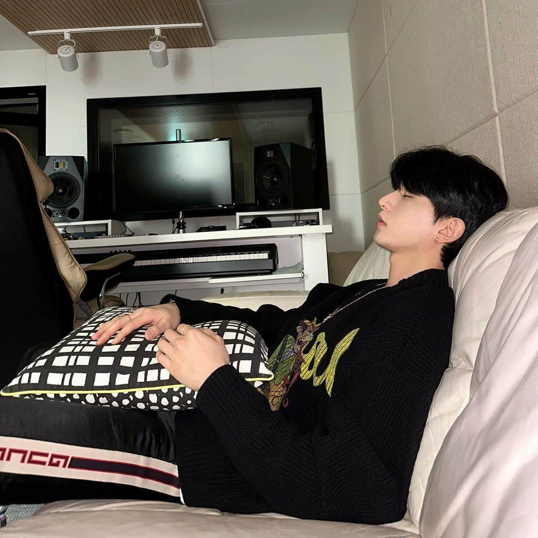 キソプのインスタグラム：「ᴢᴀᴢᴀ😴 #KISEOP」