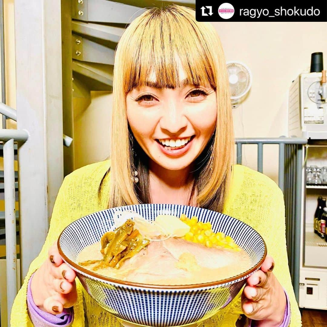 Minaのインスタグラム：「#Repost @ragyo_shokudo with @use.repost ・・・ このラーメンがどこにあるかは、２月５日（日）の 15:00 から放送の日本テレビ「あした食べたい！ラーメン×餃子食堂」を見てね！  #村重杏奈 #ラパルフェ #都留拓也 #MINA #MAX #ラーメン餃子食堂 #ラーメン #餃子 #ラーギョー #ラーメン好きな人と繋がりたい #めんすたぐらむ #飯テロ #ラーメン部 #ラーメン倶楽部 #東京ラーメン #餃子好きな人と繋がりたい #餃子スタグラム #餃子部」