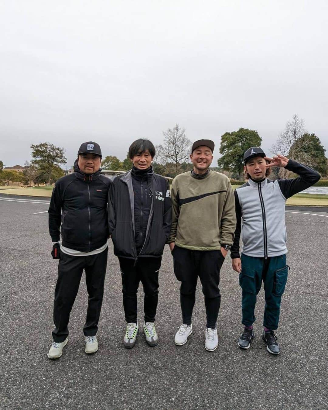 山下訓広のインスタグラム：「楽しいゴルフの日⛳️ いつもお世話になっている森崎さん、宮川さん😊 初めましての三浦さん🙇  体を動かして笑いの絶えない素敵な時間でした🙌 また行けること楽しみにしてます⭐️  @morisaki_10  @hirom0615  @kikixxx_」