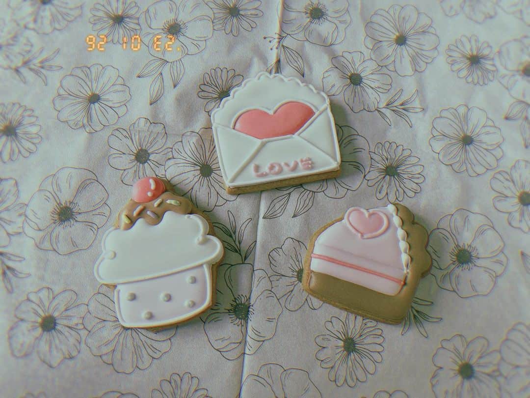 坂口渚沙のインスタグラム：「この間、 可愛いアイシングクッキー見つけた  みんなのおすすめの アイシングクッキー屋さん教えて🍪  #アイシングクッキー  #お菓子  #cookie  #sweets」