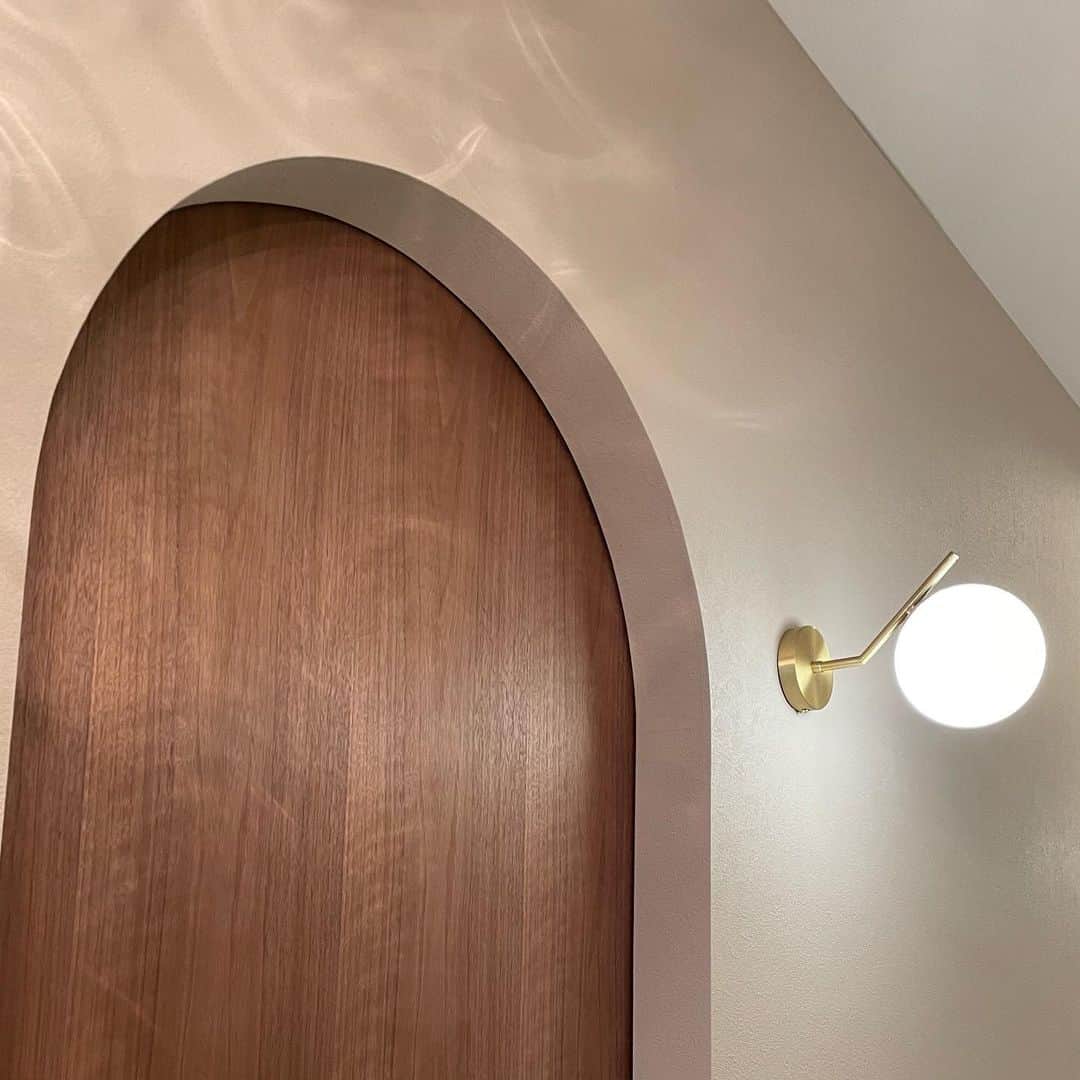 minari_224のインスタグラム：「🤍 気になってたクリスティーナ🕊  エステって効果どうだろう…と思ってたけど、 BeforeAfterたくさん載せてて、それがすごかったのでお願いしてみました🙏🏻🤍  結果行けて良かったです☺️🤍🤍  私がしていただいたのは、 ◎アンストレス：保湿、鎮静 ◎イラストリアス：美白、しみ色素沈着  お肌が柔らかくなったのを実感したのと、ターンオーバーが促進されて整った気がします🫶🏻  ニキビ跡の赤みが2箇所あってそれが1番気になってたけど、半分くらい薄くなった気がします🪞✨  #名古屋 #栄 #クリスティーナ #エステ #pr」