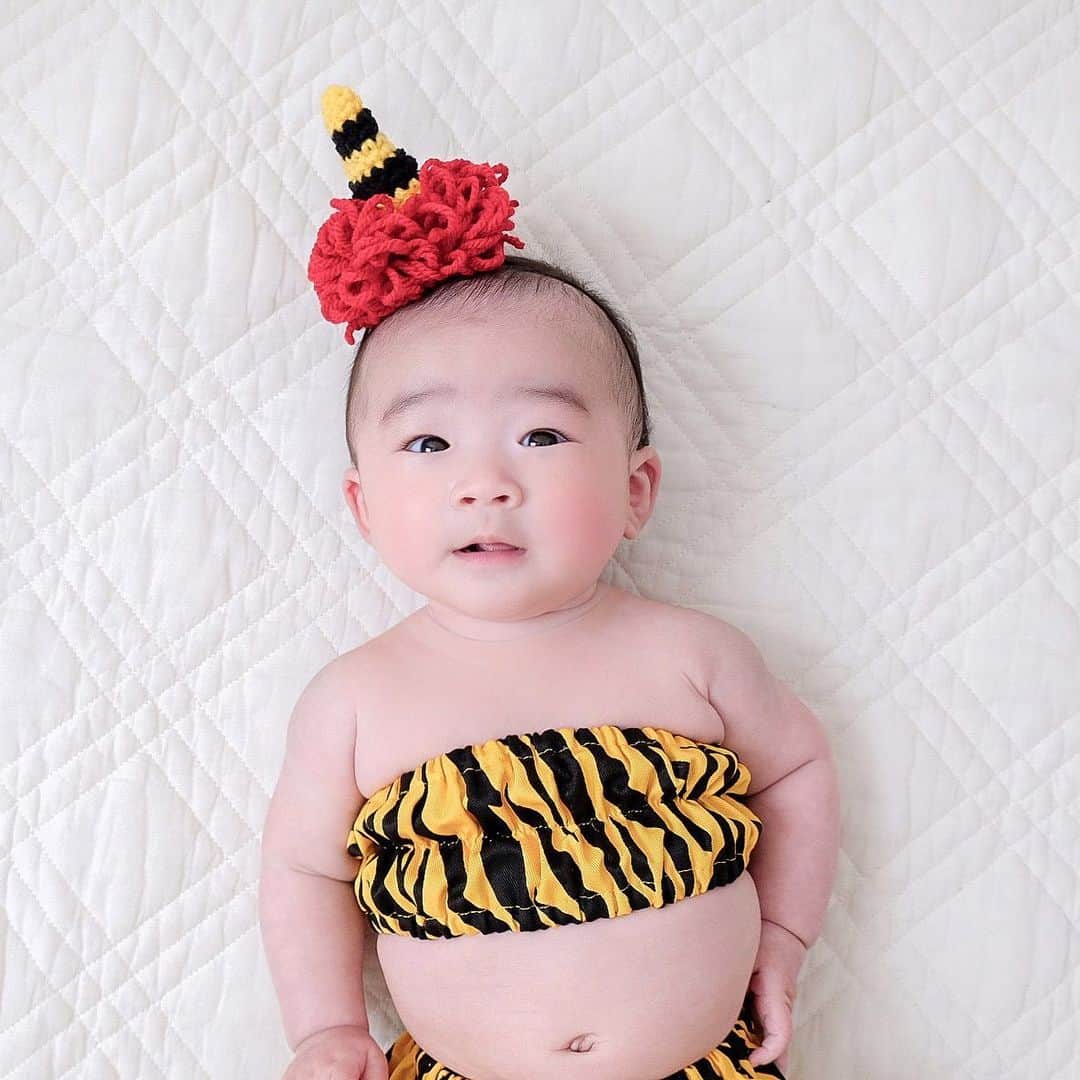 筒井萌子さんのインスタグラム写真 - (筒井萌子Instagram)「*  　節分👹 　お昼ご飯に恵方巻き頂きました♡ 　お腹空きすぎて方角気にせず 　かぶりついてしまいました☜╮ 　二口目から南南東を向いてお願い事しました𓅯 ⸒⸒  　昨日寝返り成功しました（´-`）.｡oO  　┈┈┈┈┈┈┈ ❁ ❁ ❁ ┈┈┈┈┈┈┈┈  　#サイベックス #サイベックスメリオ #baby 　#プレママ #出産準備 #生後3ヶ月 #両親学級　 　#プレママ教室 #baby #令和4年ベビー　 　#第一子 #秋生まれベビー #9月生まれ 　#育児日記 #子育て日記 #令和4年ベビー　 　#出産準備 #出産祝い #ジェラートピケ　 　#ニューボーンフォト #newbornphotography  　#お食い初め #生後100日 #女の子ベビー 　#離乳食 #離乳食準備 #離乳食準備グッズ 　#お宮参り #お宮参りコーデ #お宮参りフォト 　#節分 #節分フォト #節分ベビー」2月3日 17時38分 - tsutsui.moeko.o
