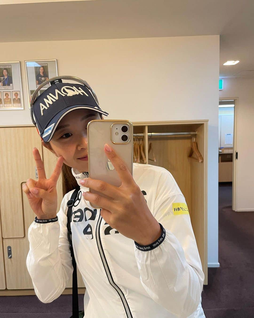 金澤志奈のインスタグラム：「✌🏻」