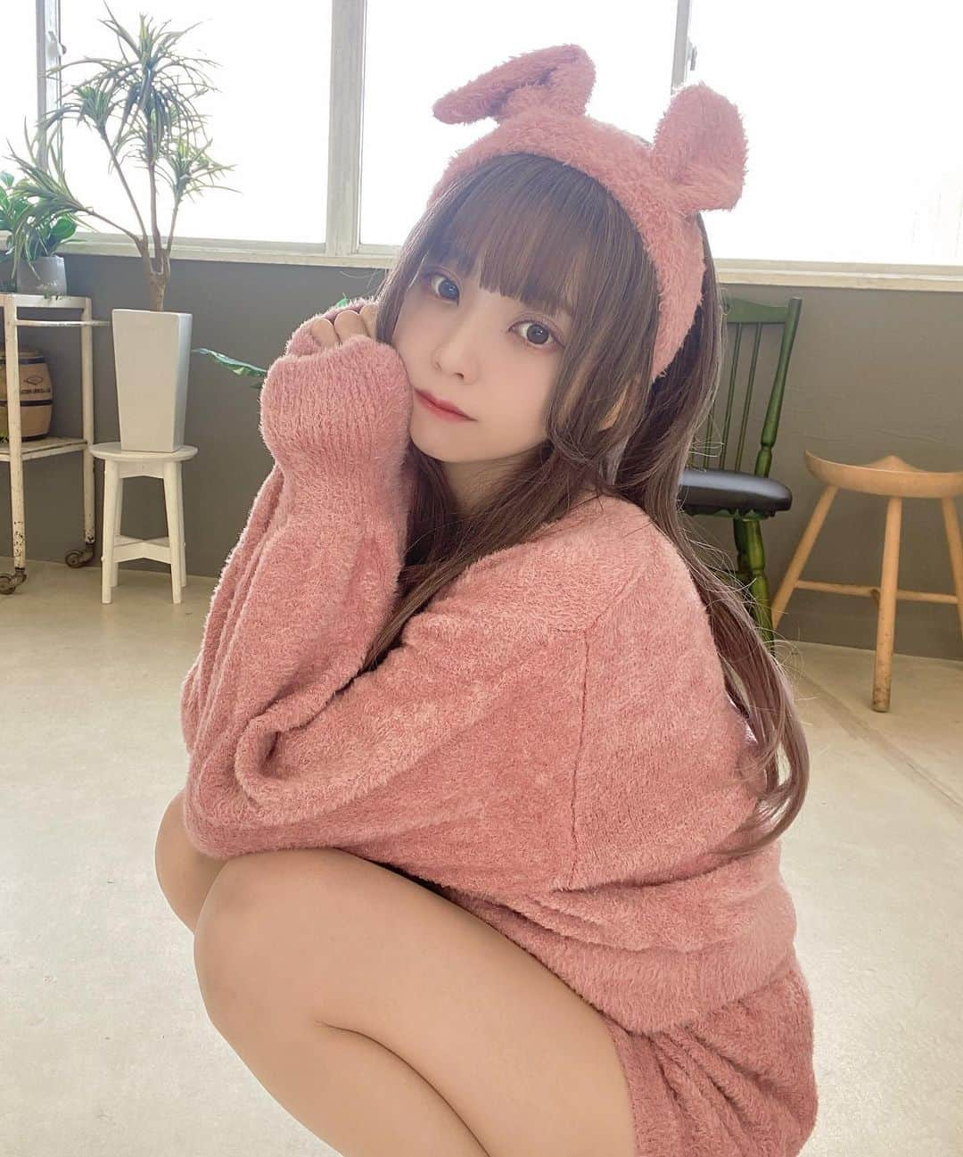 秋山依里のインスタグラム：「♡  🐰ジェラピケ×あきやまさん🎀  ジェラピケかわいいしあったかいし肌触り最高で集めたくなっちゃうナ…  #ジェラートピケ #ジェラピケ #gelatopique #コスプレイヤー #被写体 #cosplaygirl #cosplayer #cosplayerofinstagram #selfie #model #japanesecosplayer #japanesegirl #asianbeauty #cosplayerofinstagram #kawaiigirls #部屋着 #睡衣 #性感 #正妹 #模特 #自撮り #셀카 #自拍 #いつかのあきやまさん」