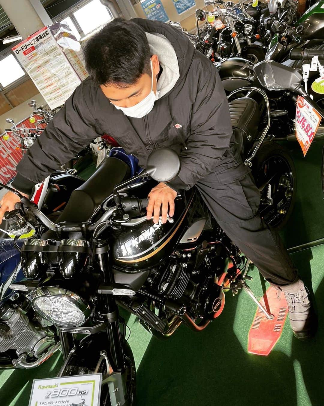 青木優也のインスタグラム：「ネイキッドもいいな〜🏍  大型もいいな〜🏍  バイクっていいな〜🏍」