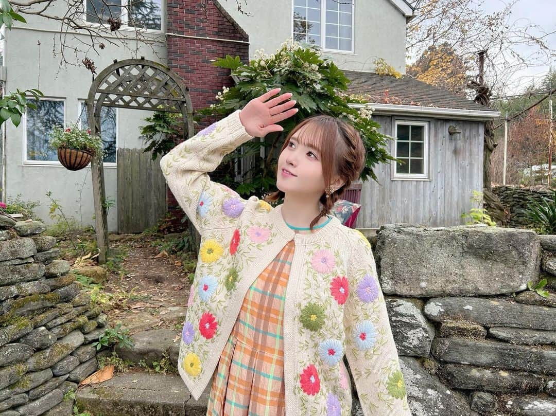 鬼頭明里さんのインスタグラム写真 - (鬼頭明里Instagram)「🌿発売まであと5日🌿  今日はMV撮影のオフショットを公開⛺️  ちょっと遠くのコテージで撮影🛖 朝早くからの撮影お疲れ様でした🙌  #鬼頭明里 4thシングル 「Dear Doze Days」2月8日発売❗️ kitoakari.com/dear-doze-days  前日の7日には生配信もありますので、 ぜひご覧ください☺️👍 youtube.com/live/khB3FrUg7…」2月3日 18時57分 - kitoakari_staff