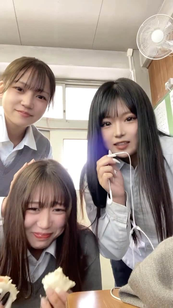 【TikTok】高校生エンタメ研究所のインスタグラム：「16さい！ニックネーム ちまげちゃんです👼 ⁡ 可愛いビジュアルと 軽快な関西弁が とっても可愛い女の子です✨ ⁡ 愉快で綺麗なお友達と 他にもたくさんTikTokを アップされてますが ⁡ どれもストーリーぽい 日常の一コマを載せていて 妙にハマる面白さ そして可愛さですっ♬.*ﾟ ⁡ これからも更新が楽しみどすっ👼 ⁡ 彼女の他のTikTokも ぜひ見てください🐰 ⁡ アカウントは下から⬇️ ⁡ ⁡ 編集部からは以上でーす！ ⁡ 【本日のモデルさん】 @ayn___ob ⁡ TikTok ⇒ ちまげ ⁡ いつもご覧頂き ありがとうございます😌 ⁡ 国民の皆さまが推してる 高校生をご紹介させて 頂いてます☆ ⁡ リール投稿は総選挙スタイル、 DM投票制で 選出させて頂いてます。 ⁡ 『今、日本一モテてる高校生』 をリアルに掲載している メディアとなっています👼 ⁡ 全国の芸能事務所 各メディア、各雑誌の編集部 レコード会社も含めた プロデューサーの方々と 提携しています！ ⁡ 次世代スター発掘などにも 貢献できれば光栄です。 ⁡ ⁡ 〜運営からのお願い〜 ⁡ いいね！お気に入りボタン！ ポチッとして頂けると嬉しいです👍 ⁡ また、投稿の下にある 飛行機マークを押してシェアして いただけると喜びますっ‪⸜‪‪☺︎‬⸝‬‪‪ ⁡ 初めましての方は フォローよろしくです！😘 ⁡ #jk #jkブランド #高校生 #女子高生 #可愛い女の子 #tiktok #ダンス動画 #ティックトック #てぃっくとっく  #面白動画   #匂いフェチ  #ティックトッカー #美少女 #美少女図鑑 #ギャル  #jk制服  #japanesegirl  #tiktokjapan  #japaneseidols #japanesehighschoolgirl #japanesetiktok  #japanesegal  #indonesia」