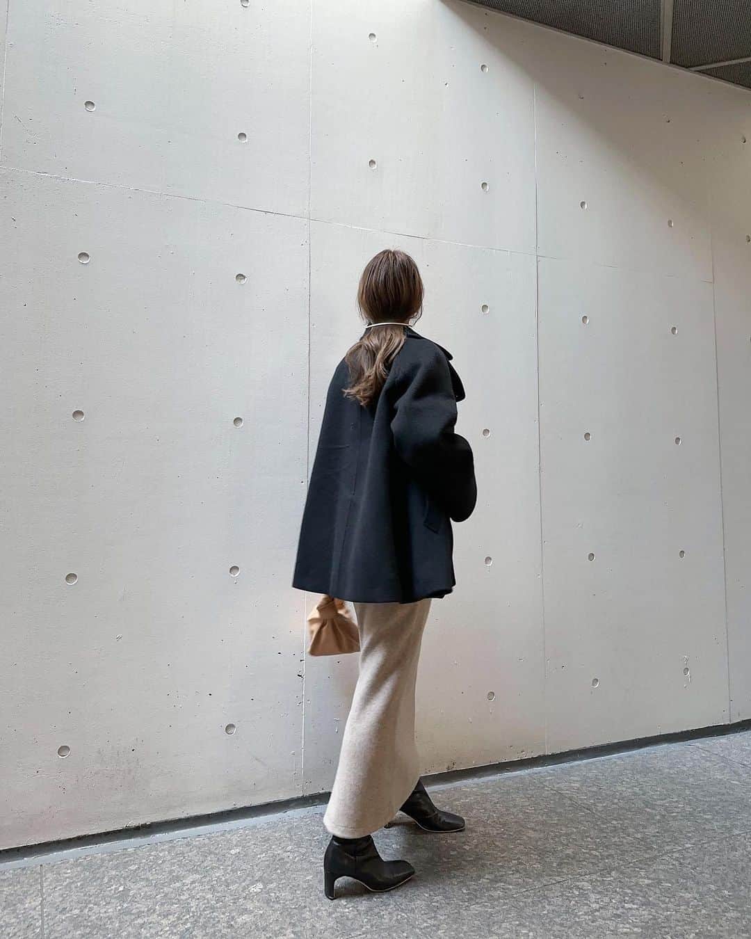 小川陽香のインスタグラム：「ㅤ近ごろ髪まとめるスタイル多め🦭🤍 ㅤㅤ（ 私服タグつけました🏷 ） ㅤ ストーリーで最近の買った服を アウターって言ったけどこのスカートでした🥹 ㅤ ㅤ」