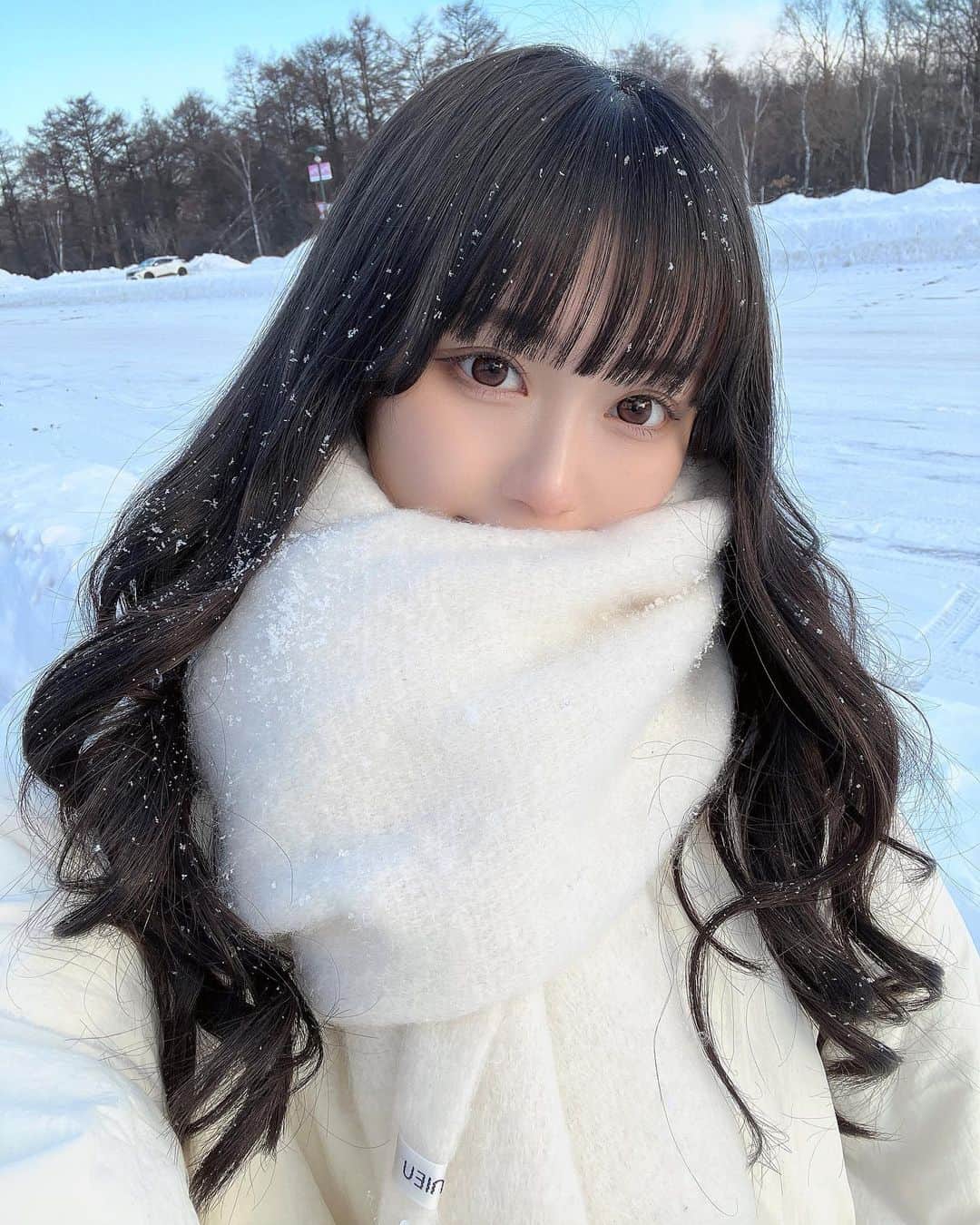 しみずくるみさんのインスタグラム写真 - (しみずくるみInstagram)「北海道の雪すごいサラサラだから風が吹くとキラキラ舞って綺麗だった❄️」2月3日 20時10分 - __s.k0328