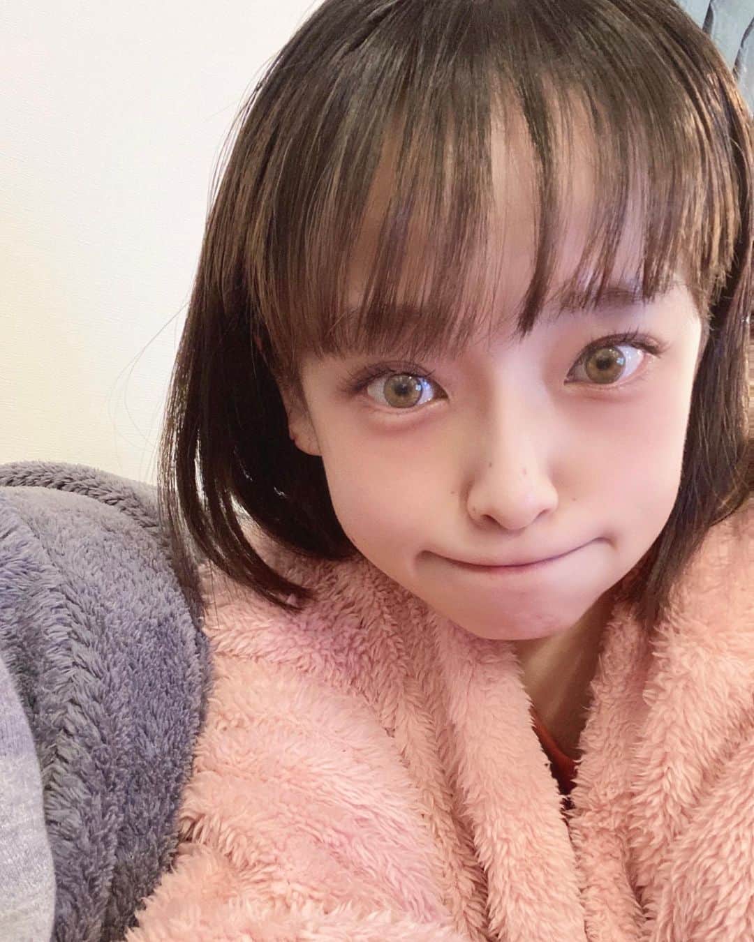 のインスタグラム：「節分。  らしいことは何もしない👹  とりあえず福は内！  #節分 #40歳 #美容 #マツエク #ジェルネイル #bobhaircut  #diet #化粧水難民  #美容院難民 #40yearsold  #doglover  #pomeranian  #40代」