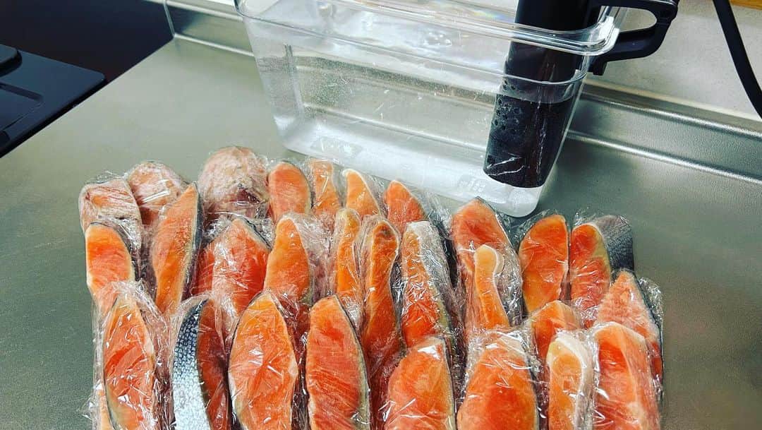 鮫島彩さんのインスタグラム写真 - (鮫島彩Instagram)「⁡ ⁡ ⁡ ボニークで調理した鮭が好きすぎて🐟💕 ⁡ ⁡ ⁡ #BONIQ #低温調理  #アスリート飯 #冷凍庫は鮭だらけ」2月3日 20時13分 - aya_sameshima