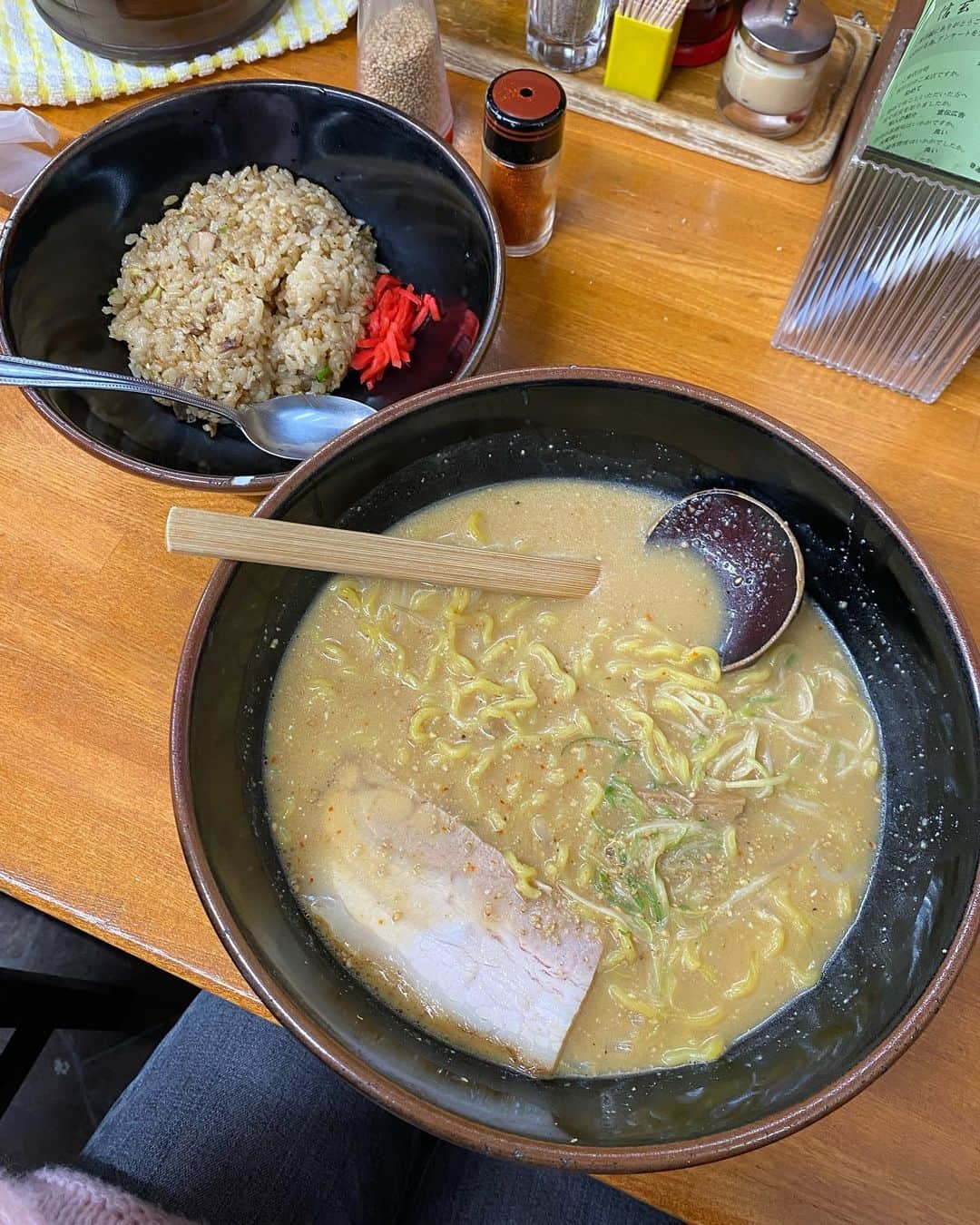 大野真昂さんのインスタグラム写真 - (大野真昂Instagram)「北海道で食べたものたちの一部🤏🏻  ▫️らーめん信玄 ▫️スープカレーGARAKU ▫️えびそば一幻  一幻より信玄派🍜 チャーハンも絶品だった🤤🌟  #北海道 #北海道旅行 #北海道グルメ #札幌グルメ #ラーメン #スープカレー #信玄 #garaku #一幻」2月3日 20時32分 - 316_mako