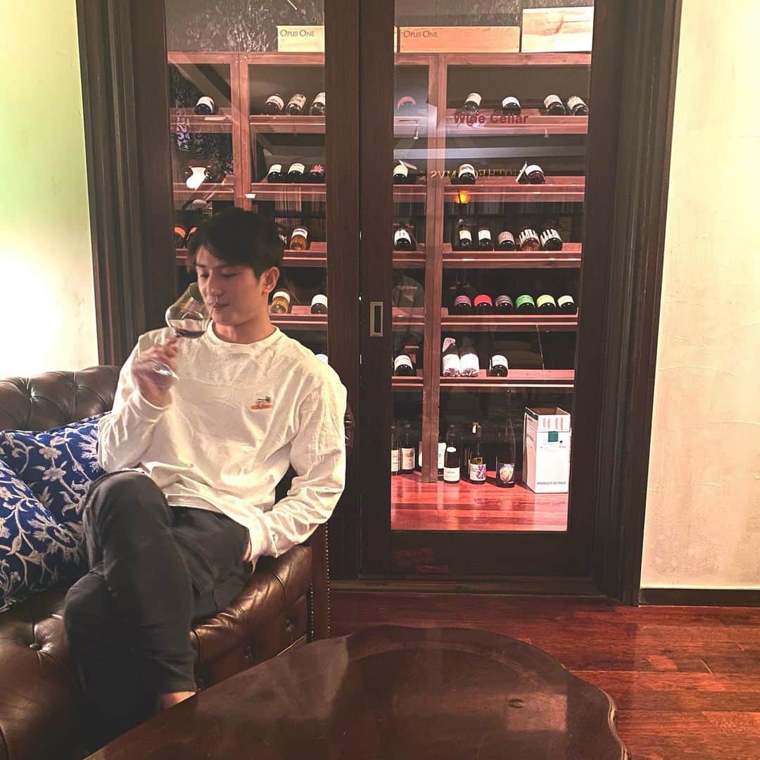神田穣さんのインスタグラム写真 - (神田穣Instagram)「一番好きなお酒は赤ワインです🫡 (イキってすみません…)」2月3日 20時42分 - joekanda0722