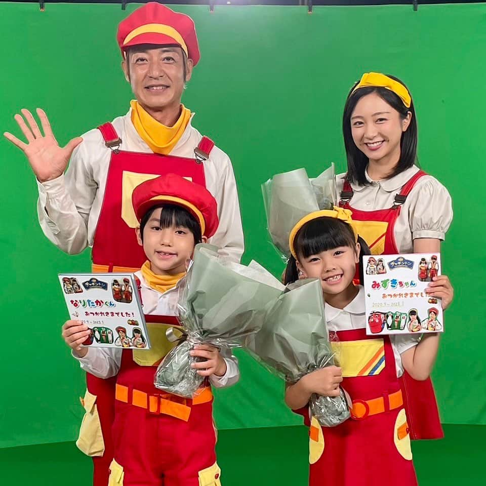 佐久間みなみさんのインスタグラム写真 - (佐久間みなみInstagram)「実は…⠀  先月でチャギントンナビゲーターを卒業いたしました🎓⠀  入社1年目から担当してきたチャギントン。⠀  振り返れば本当にたくさんの経験をさせてもらいました。⠀  歌ったり、踊ったり、英語を教えたり…⠀ 何度も何度も踊った「ジャンケントレイン」 今では身体にしみついています😂✨  ファミリーコンサートでは、⠀ たくさんの子どもたちがとっても楽しそうに踊っている姿を見て、私がパワーを貰っていました🥺⠀  本当に、どれも忘れられない素敵な思い出😭  そして、どんな時も温かく迎えてくださった⠀ チャギントンファミリーの皆さんには⠀ 感謝しかありません。⠀  どんなに疲れていても、⠀ チャギントンの現場に行けば不思議と元気に🫣⠀  そんな思い出の数々を胸に、⠀ ここから先も更に頑張っていきたいと思います💪🏻⠀  9代目ナビゲーターは岸本理沙アナ！⠀  キッズナビゲーターも⠀ みずきちゃん、なりたかくんから⠀ あづきちゃん、いちるくんに！⠀  みなさんこれからも⠀ 『Go！Go！チャギントン』を⠀ よろしくお願いいたします🙇🏻‍♂️  #チャギントン  #卒業  #ありがとうございました」2月3日 21時21分 - sakuma_minami
