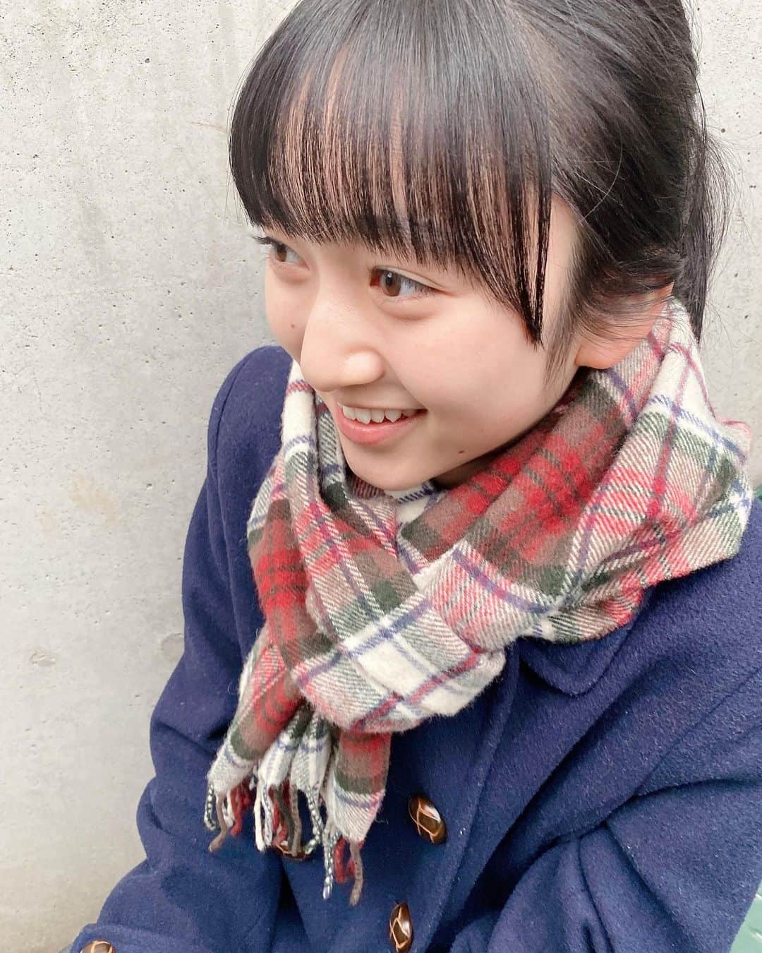 のインスタグラム：「.  卒業まで、あと少し🌸  何回、制服を着れるんだろう、、  とっっても寂しいですが、 残りの中学校生活も 楽しみたいと思います☺️  #横溝菜帆」