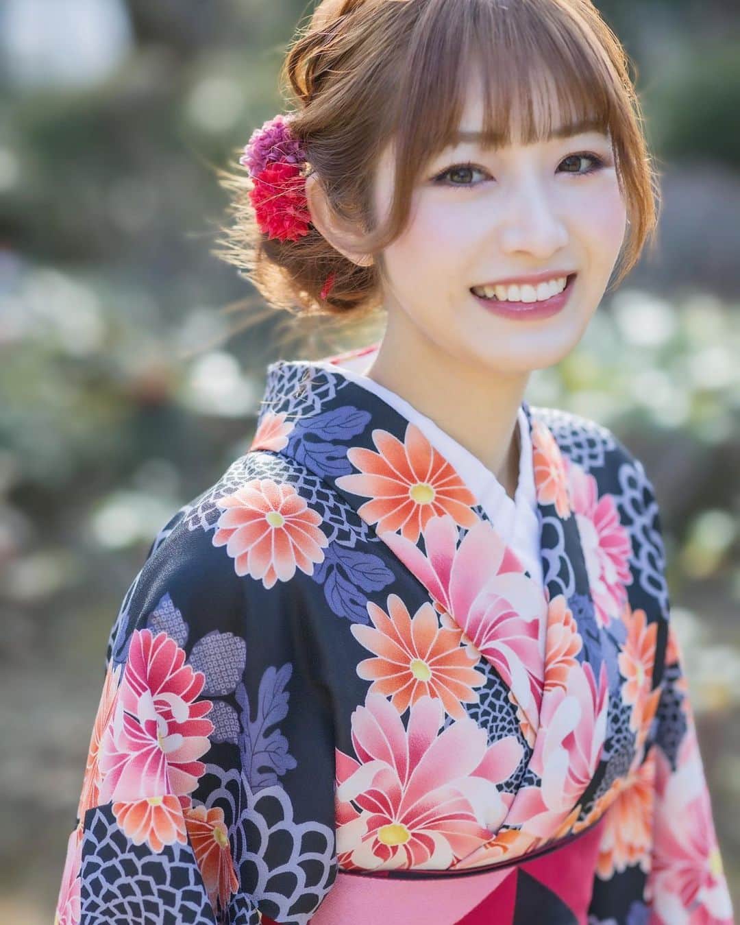 美音咲月のインスタグラム：「🍓 あなたの恵方 みわさつきです🐼🍓 ・ ・ 恵方巻き たべた？ 福は〜うち！ ・ ・ ・ #節分 #着物 #着物ヘア #着物女子 #着物コーディネート #着物ヘアアレンジ  #着物モデル #撮影 #被写体 #モデル #グラビア #美輪咲月」