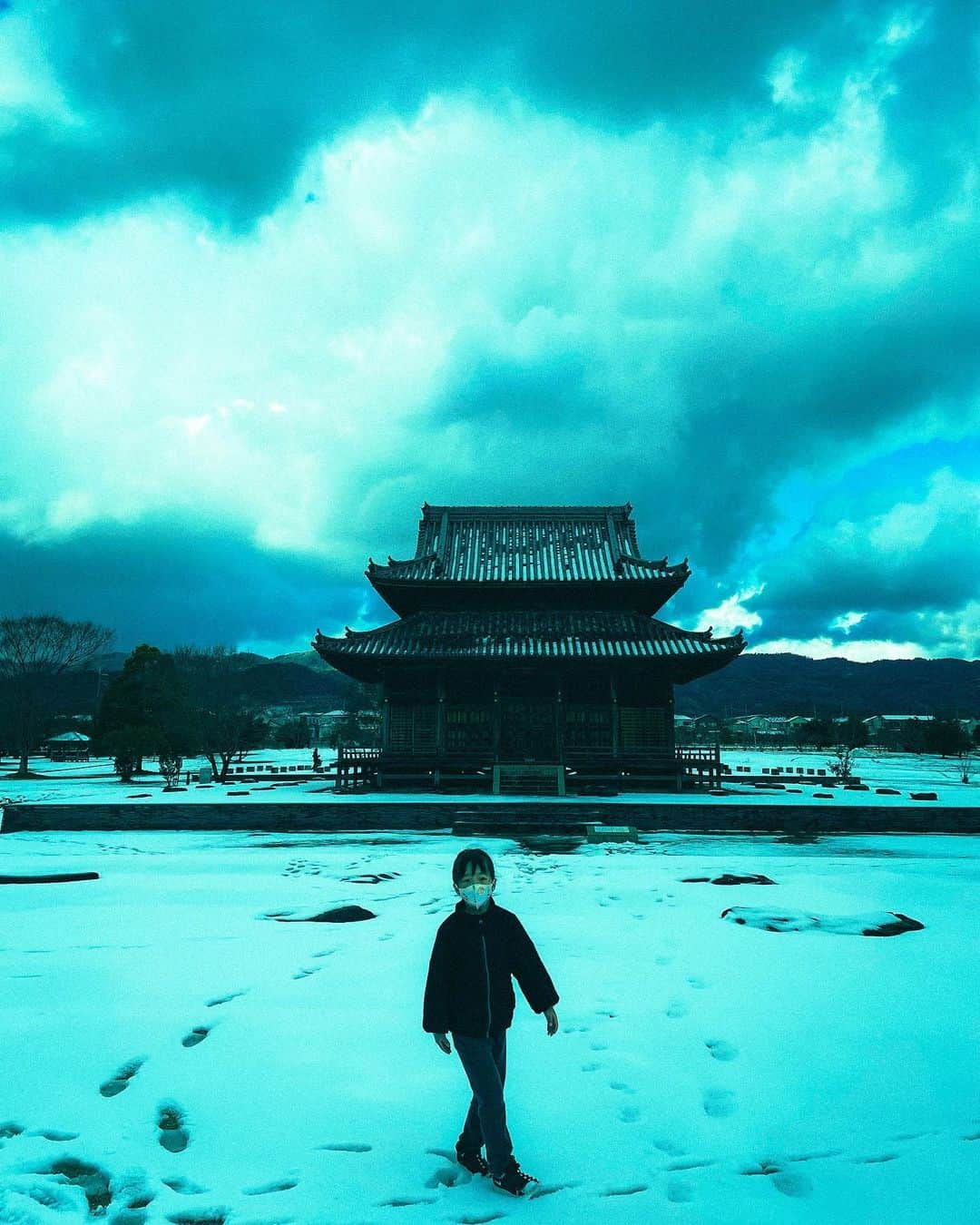 Yuichi Nataのインスタグラム：「・ ・ ここの北側に売ってるからあげ めちゃ美味しいよ ・ ・ #こんな毎日をありがとう #雪」