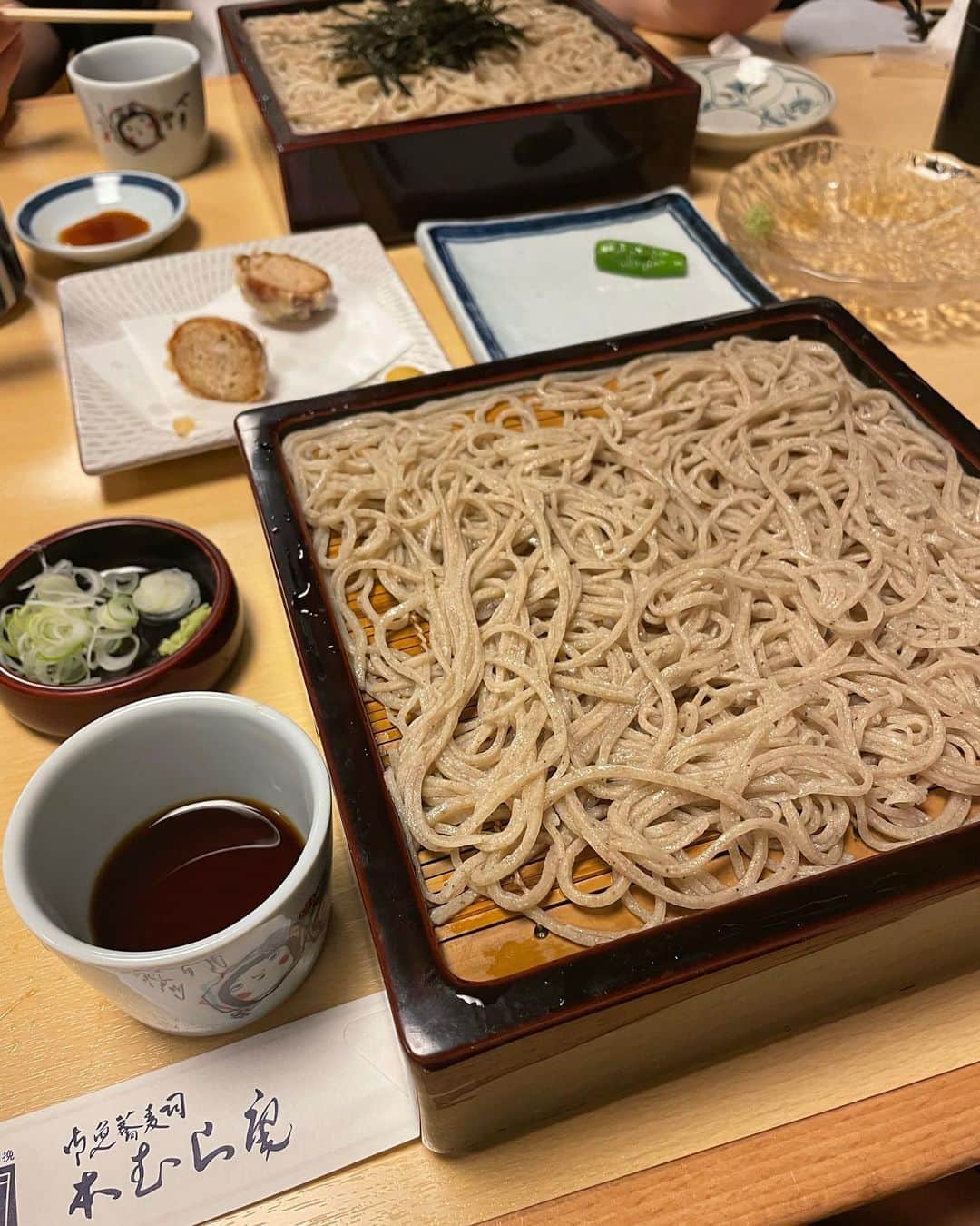 Yu-kiさんのインスタグラム写真 - (Yu-kiInstagram)「What I had in Tokyo🍷☕️🍣🥞 日本着いて初日に築地で食べたお寿司から始まり、外食がほとんどだったけど家でゆっくりも良かった🫶🏻東京に住んだ事ないから行きつけとかないけど、これからいろいろ知っていきたい😌#tokyo#japan」2月4日 8時08分 - yu_ki96