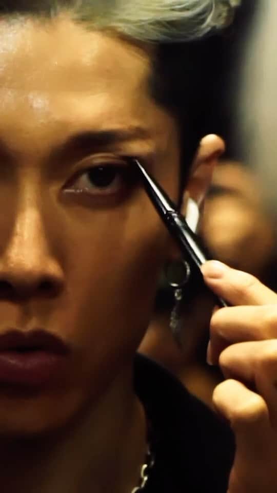 雅-MIYAVI-のインスタグラム：「Show day, boom 💥 New York City, LFG  いよいよ本日、 ニューヨーク公演初日。  かましたりますか〜  日本からも気愛、送ってね。  -  Feb. 3 - NY Hammerstein Ballroom (Added***) Feb. 4 - NY Hammerstein Ballroom (SOLD OUT) Feb. 10 - LA Palladium (SOLD OUT)  Tix: https://www.ticketmaster.com/the-last-rockstars-live-debut-2023-new-york-new-york-02-03-2023/event/00005D8696D91717  #TheLastRockstars #TheLastRockstarsNYC」