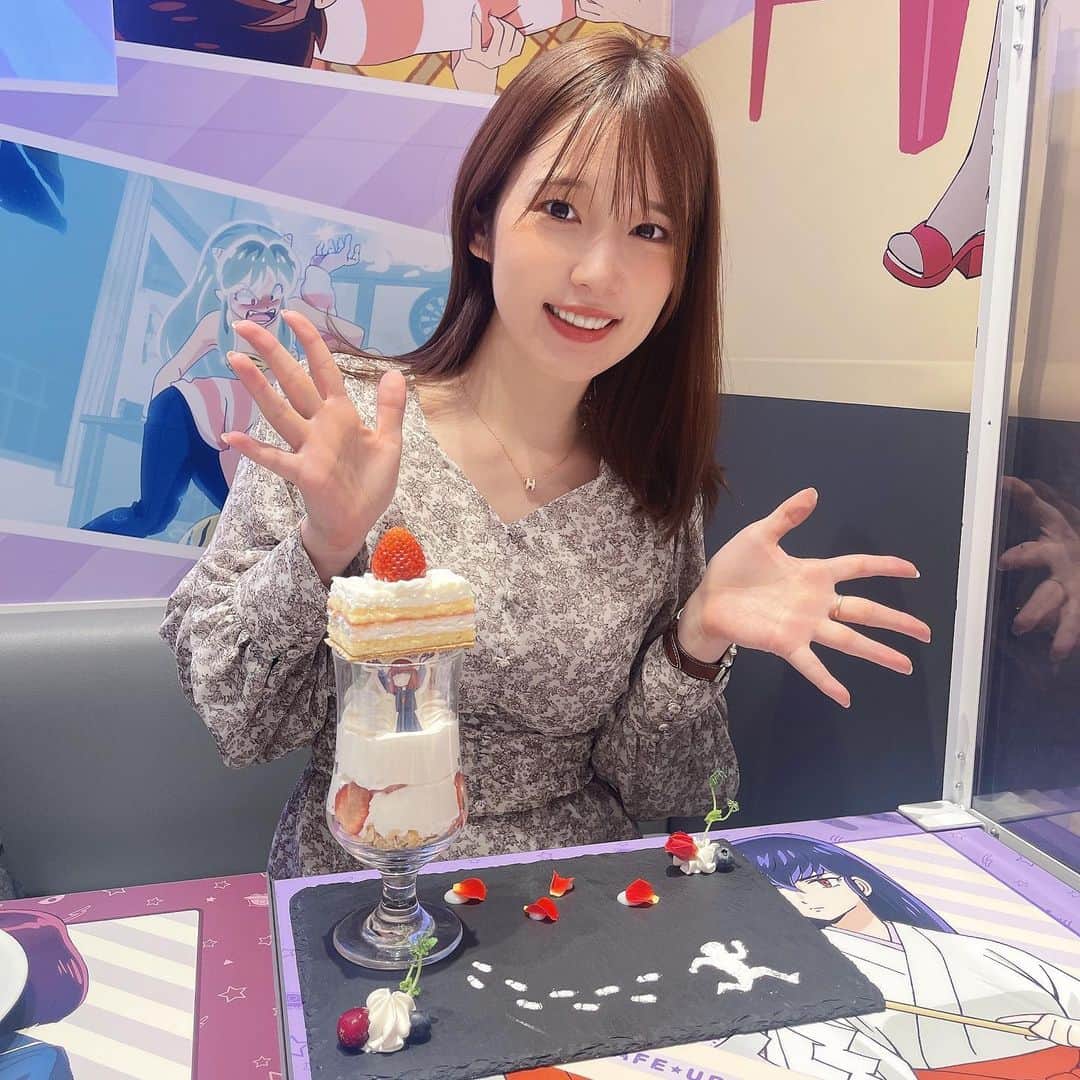 内田真礼のインスタグラム：「うる星やつらのコラボカフェにいってきましたよ〜〜〜❣️原宿ー！  最高においしいかわいい楽しいカフェ〜でした💛  おっきいラムちゃんとテンちゃんがいました💕わーい！！」