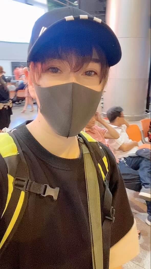 のインスタグラム：「I arrived in Ho Chi Minh City!💕🇻🇳  My eyes bled on the plane. startled😳」