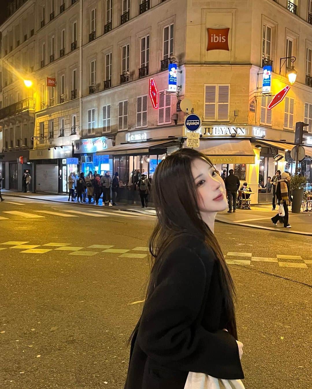 ユン・アラさんのインスタグラム写真 - (ユン・アラInstagram)「파리의 밤은 길고  밥은 한식이 맛있어 ❤️」2月4日 0時09分 - yoonara_mood
