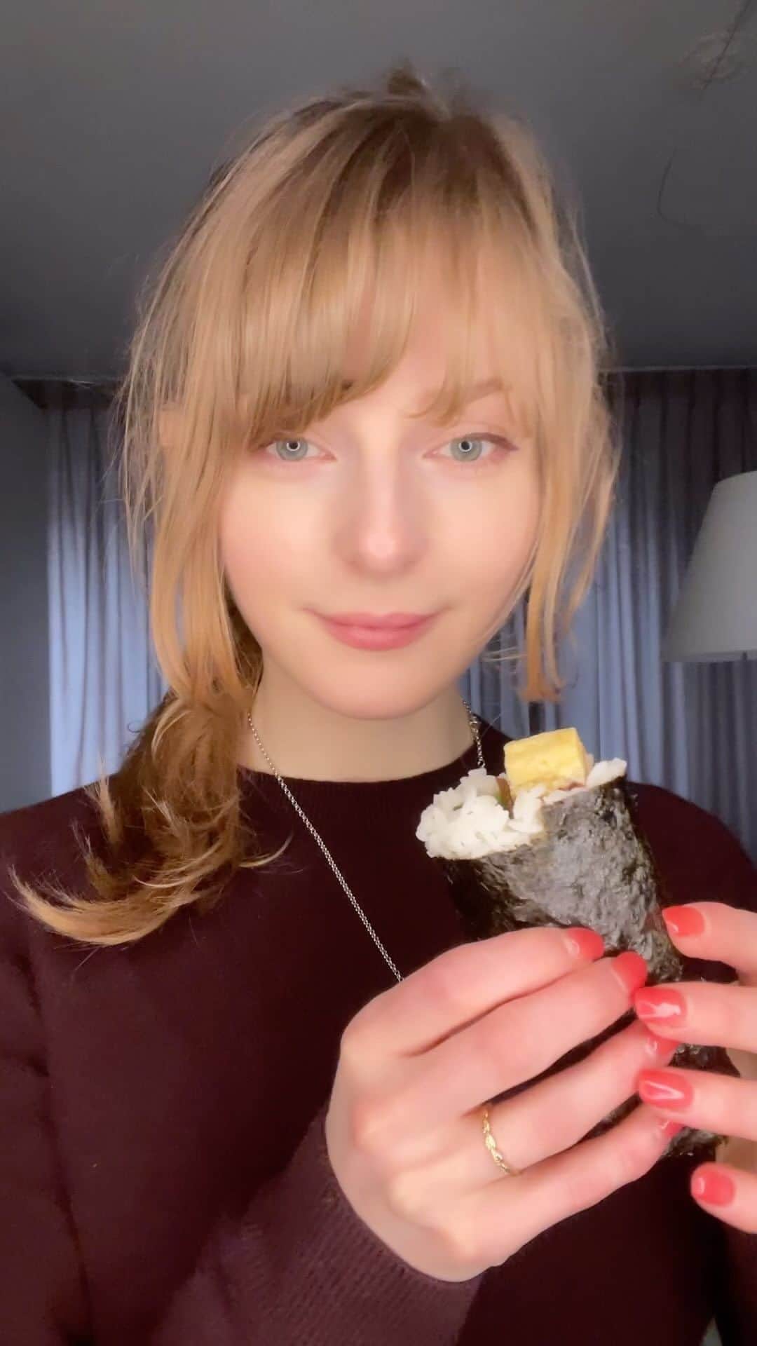 Ella Freyaのインスタグラム：「Here to show you; Eho maki. It’s a rolled sushi which is eaten on the first day of spring in Japan. It has all kinds of fillings, I’m not sure what they are actually haha. It tasted both savoury and sweet. For good luck, we eat eho maki while facing the lucky direction of the year. This year’s lucky direction is south-south-east. And you’re also supposed to eat the entire thing at once while not saying anything. I’m totally okay with this way of eating hahaha.」