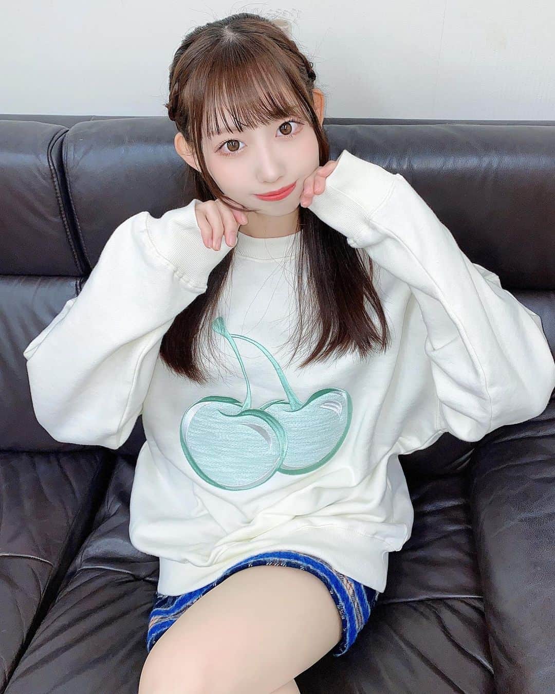 山岸奈津美のインスタグラム：「おにゅーの服♡♡♡ . . .   #グラビア #水着 #ミスflash2019  #アイドル #モデル #撮影 #撮影会 #写真 #camera #gravure #グラドル」