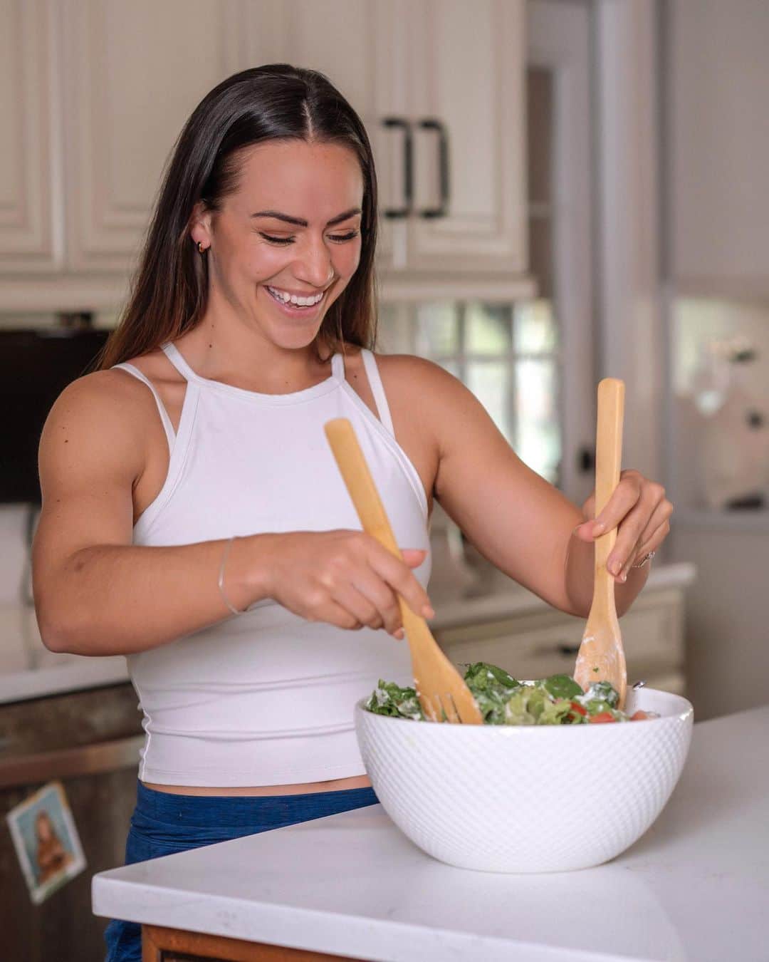 Camille Leblanc-Bazinetさんのインスタグラム写真 - (Camille Leblanc-BazinetInstagram)「Win In The Kitchen!!!  My new book is finally out for sale (link in bio) and saying that I am proud of myself and my team is an understatement.  When I created this book, I wanted to create something that represent my health conscious lifestyle but also represent my sweet tooth and love for good food!  I believe that when it comes to health and food it doesn’t have to be one or the other. This is what this cookbook is all about. It’s delicious and support and enhance health.   Also I am not a chef but I do love cooking and everything g is super easy to make with ingredients that you can find anywhere. This is a book and recipes made by a busy busy mom that want to be healthy but also doesn’t have much time and wants to eat yummy food.  The book includes: -Breakfast  - Snacks (my favorite) - Lunch -Dinner - 12 weeks of Meal plan and grocery list   Fetocefitness.com to get your copy 😁」2月4日 0時45分 - camillelbaz