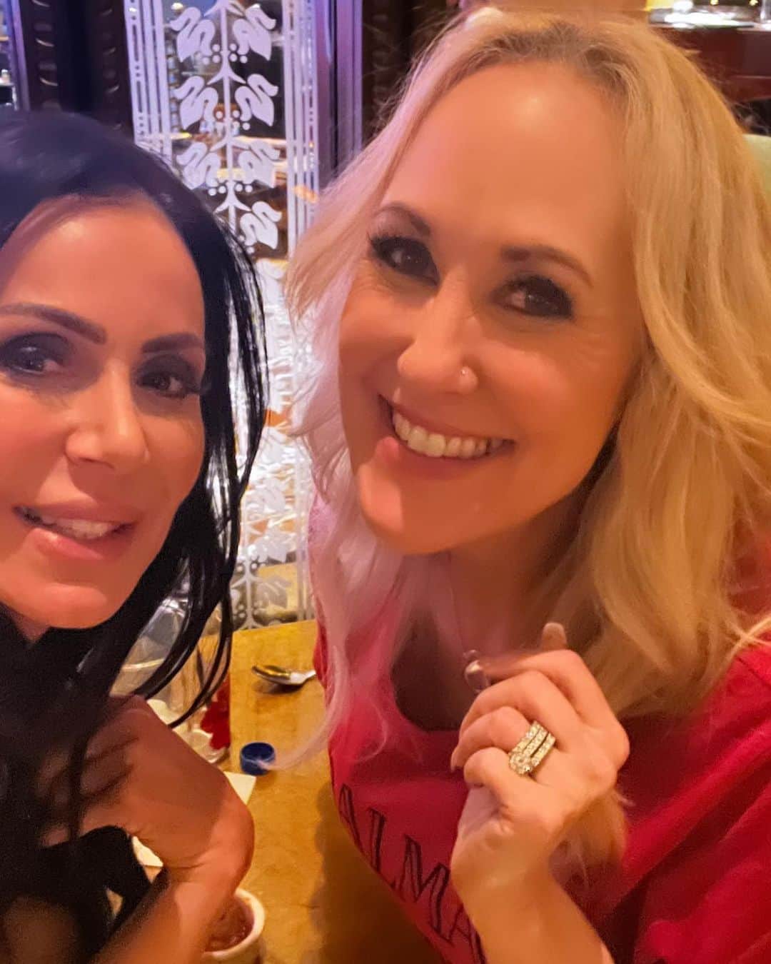 Kendra Lustさんのインスタグラム写真 - (Kendra LustInstagram)「About last night .. they say what happens in Vegas stays in Vegas or ends up on only fans 😜 #LoveAndLust #FridayVibes」2月4日 1時00分 - kendralust