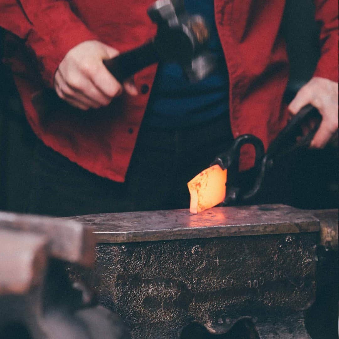 グロウン＆ソーンさんのインスタグラム写真 - (グロウン＆ソーンInstagram)「More @heartwoodforge making magic in Tennessee.  We love nothing more than when we have a chance to outfit new friends that share a dee passion to create.」2月4日 1時24分 - grownandsewn