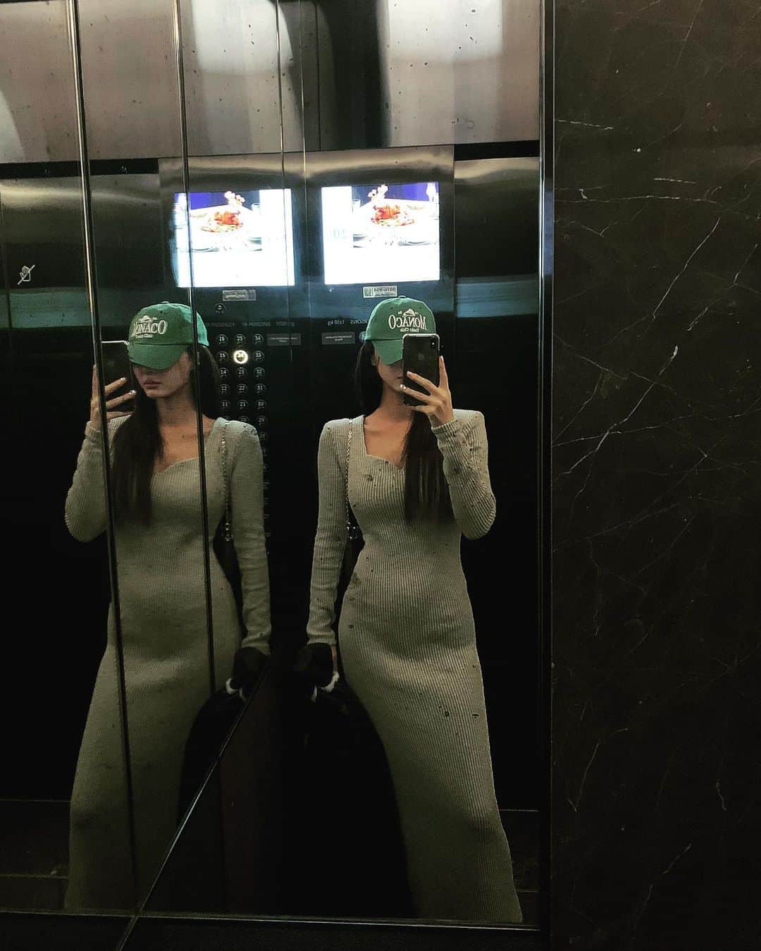 キム・ボラムのインスタグラム：「내가 두명이였으면 좋겠😍」