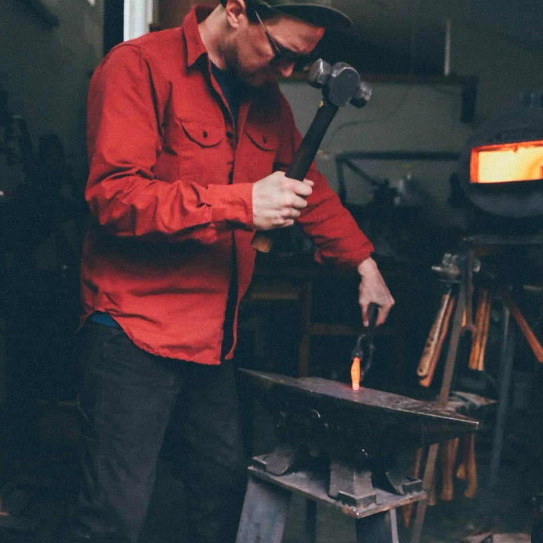 グロウン＆ソーンさんのインスタグラム写真 - (グロウン＆ソーンInstagram)「@heartwoodforge is a custom knife maker out of Tennessee. Check out his work, we’re pretty into it over here.」2月4日 2時44分 - grownandsewn
