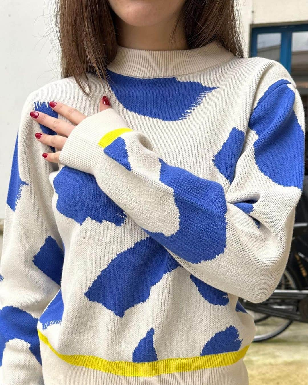 エロトクリトスさんのインスタグラム写真 - (エロトクリトスInstagram)「Brush stroke knitted organic cotton sweater with yellow hand painted bands ! All upcycled in France.」2月4日 2時46分 - erotokritosparis