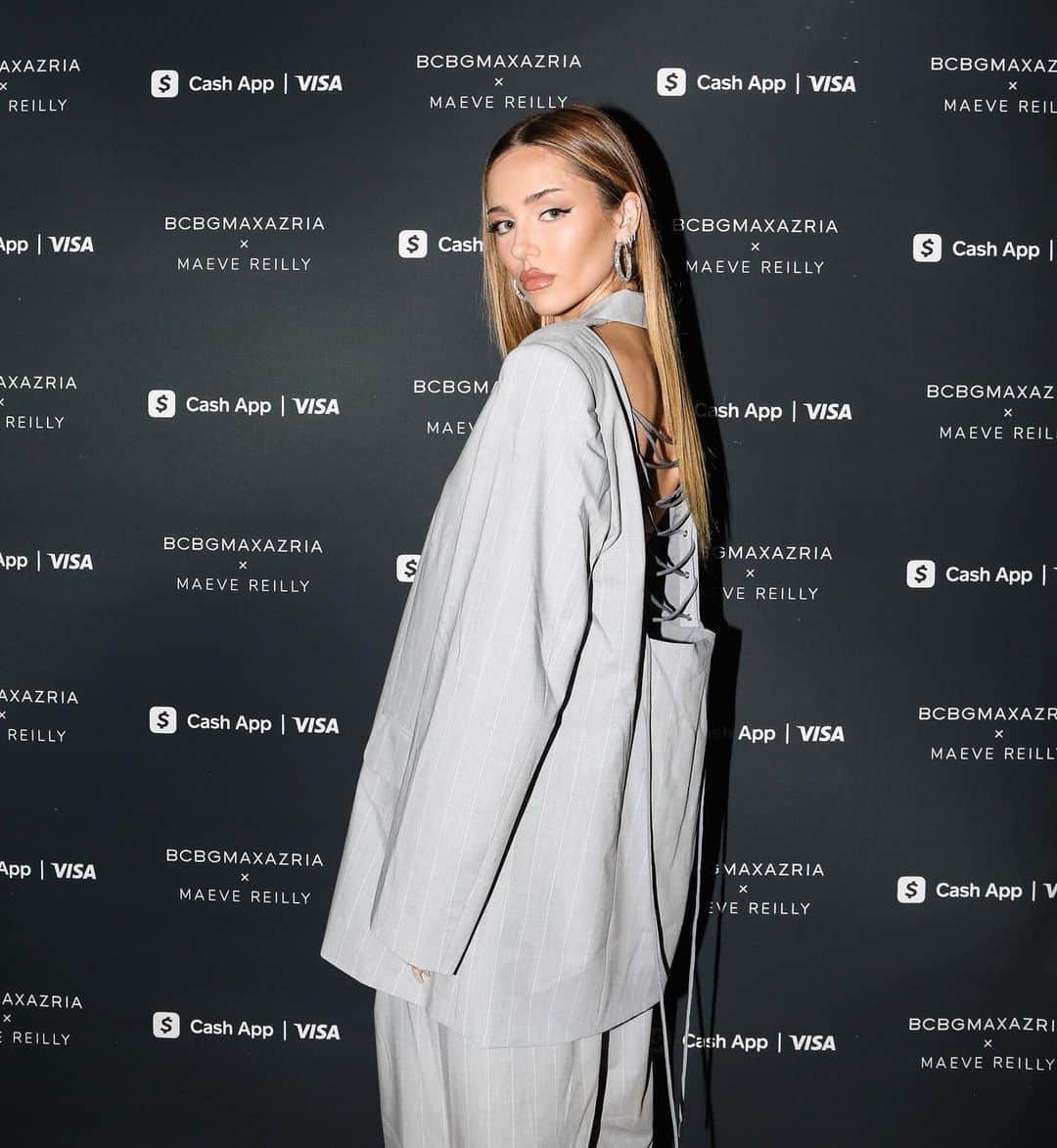 BCBGマックスアズリアさんのインスタグラム写真 - (BCBGマックスアズリアInstagram)「Had the most incredible time celebrating the launch of our BCBGMAXAZRIA X Maeve Reilly collaboration! Use your Cash App Card at checkout to unlock 20% off the collection. Shop the collection now on BCBG.com ❤️ @stylememaeve #BCBGMAXAZRIA  @cashapp @visa_us  Offer ends 2/28/23. Debit cards issued by Sutton Bank. BCBG & Cash App are unaffiliated companies. Terms apply. Cash App is solely responsible for this offer.」2月4日 5時42分 - bcbgmaxazria