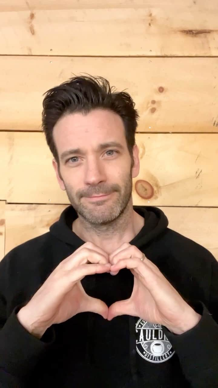 コリン・ドネルのインスタグラム：「February is Heart Month and I am taking @d.ham3’s 3 for❤️ Challenge and I want you to join me and learn about hands-only CPR.  3 Steps! 1) Go to heart.org/3 to watch a short video and learn all about hands-only CPR 2) Make a donation to the @american_heart 3) challenge 3 friends to do the same!  I’m nominating @pattimurin, @stephenamell & @katewalsh  Let’s Spread the Love  #3forHeart #loveforDamar #HeartMonth #CPRwithHeart #HeartsUp」