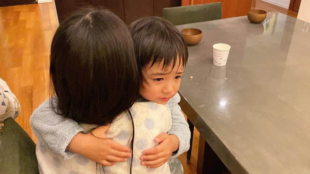 のインスタグラム：「鬼を待つ３人… ちぇちぇは 終始不安。。。  #9歳 #6歳 #3歳」