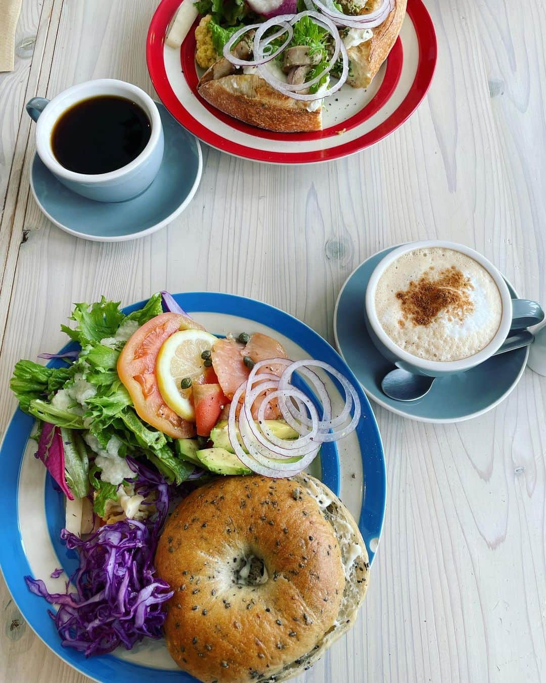 杉ありさのインスタグラム：「. 最近見つけたカフェ☕️❤️  食べ物も空間もとっても好みで。 これから私の基地になりそうだ。💛  なので、場所は秘密です。笑  #cafe #bakery #organic #カフェ #カフェ部」
