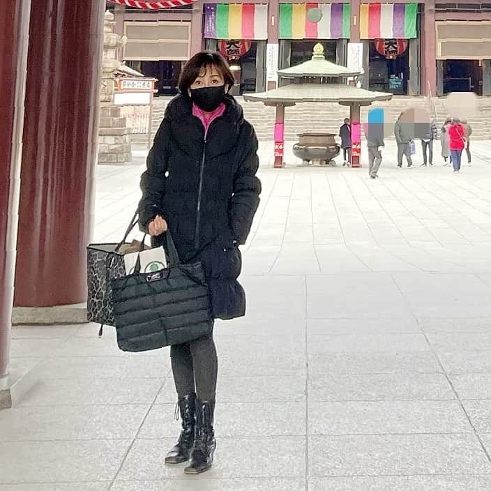 のインスタグラム：「福は内… たくさんの福をもらってきました。 お札は家族の分… 親族の分… たくさんもらってきました。 鞄パンパンで重いのも… 幸せの重さ。 神棚大きくしたので… 皆んなのならびます。 イイなぁ〜 -———————  https://www.la-ipolani.com/  -———————  #水にこだわってます  #山梨県　#南アルプス　で製造  -———————  #イポラニローション #イポラニ目元口元用クリーム  #イポラニ #iPOLANI -———————  【販売店】 #自然食品ff  #むぎごころ  #アメリカンファーマシー  #pilikai  #sosiego #ビバおはようショップ #つむぎORGANIC #EUREKA #AVAE -———————  #敏感肌　#子供もつかえる #エイジングケア #美肌ケア #美容 #無添加コスメ #植物性　#botanical #植物性幹細胞　#バチルス発酵液　#ダマスクローズ　#肌に優しい #オーガニックコスメ #メンズスキンケア」