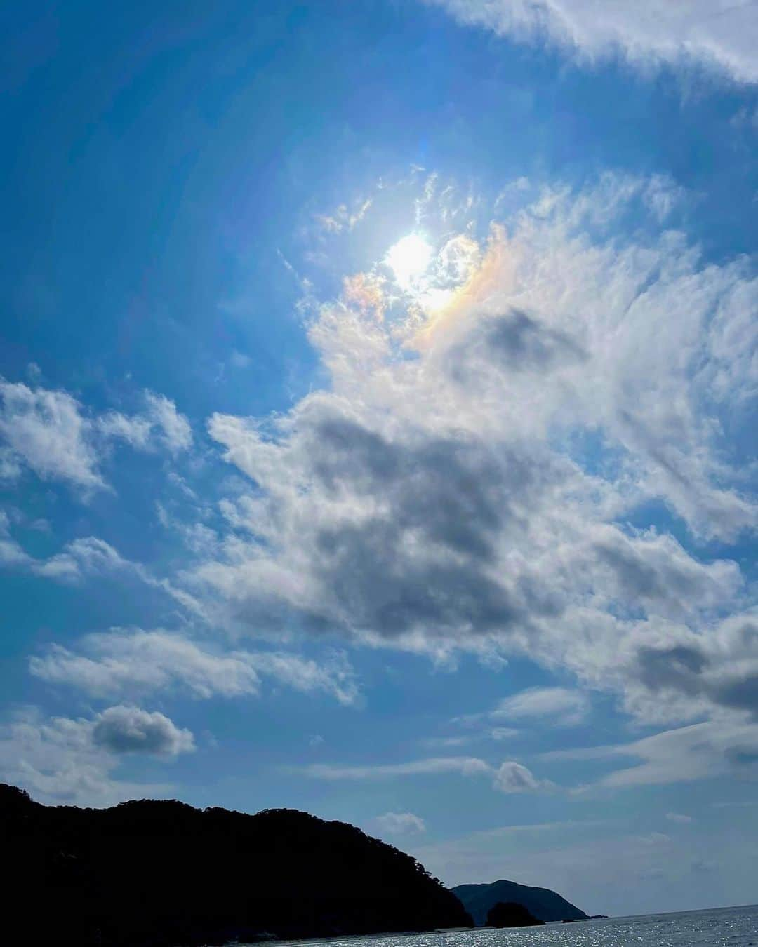 渡邊水希のインスタグラム：「#💙💙 #🧡☀️ #🤍☁️ #ダブルハートの空 #☀️  #☁️ #🌏 #loveearth #立春  📸 @mizuki__watanabe」