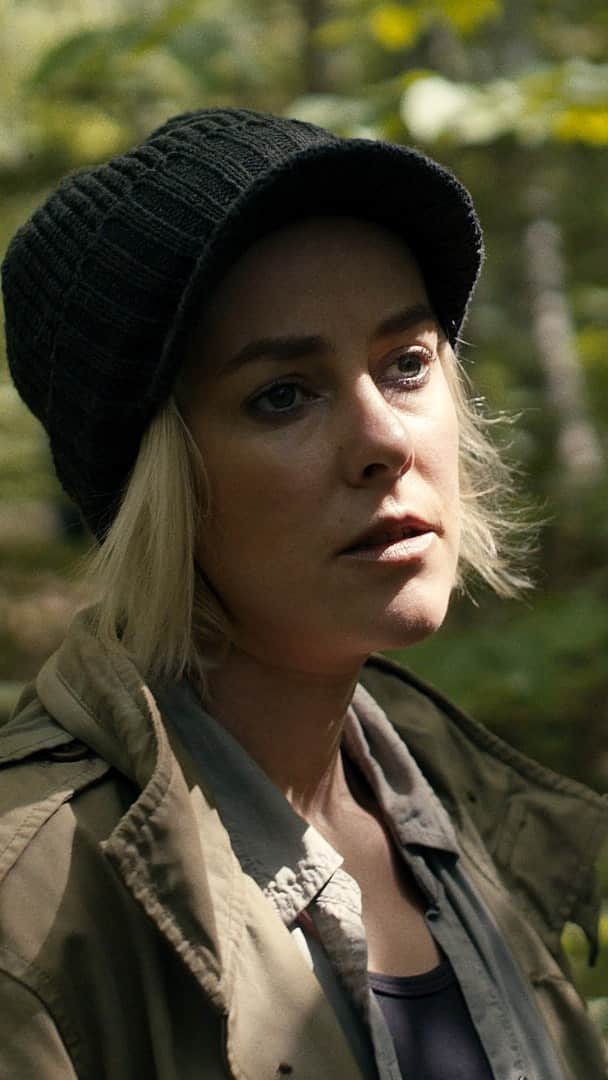 カーター・スミスのインスタグラム：「Valentine’s Day is right around the corner… 💛 The PERFECT day to unleash a twisted backwoods queer horror love story like SWALLOWED. 💛 It’s got drugs! It’s got bugs! It’s got Jena Malone and Mark Patton as small town criminals wrapped up in some VERY shady dealings. 💛 And you’ll be able to find it wherever you rent or buy movies;) 💛」