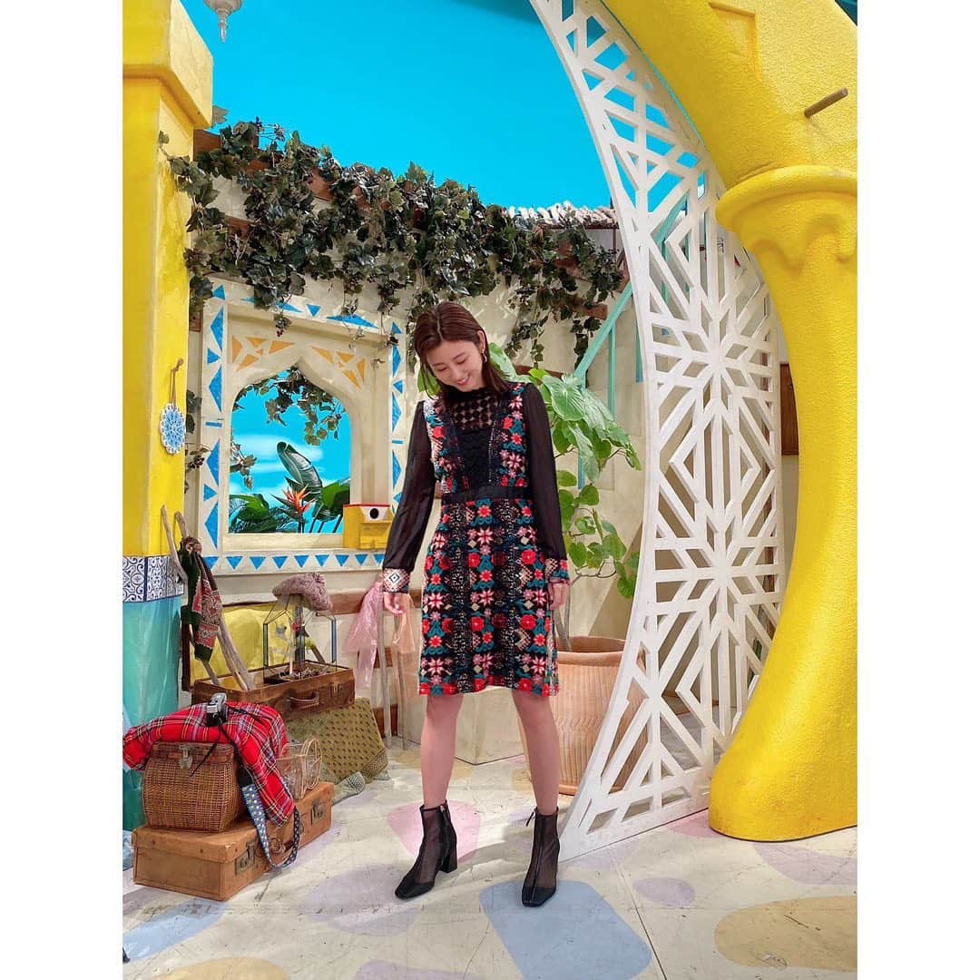 宇賀なつみのインスタグラム：「*  【土曜はナニする⁉︎】 今朝もありがとうございました〜〜  優しくて温かいスタジオ♡ いつも楽しませていただいています‼︎  今後はロケ中にお腹が痛くならないように、 気をつけないと(^^)  onepiece @wildlily_daikanyama jewelry @manarosa_jewel @vendomeaoyama_official shoes @randa_pic  #土曜はナニする  #関西テレビ #フジテレビ #宇賀なつみ」