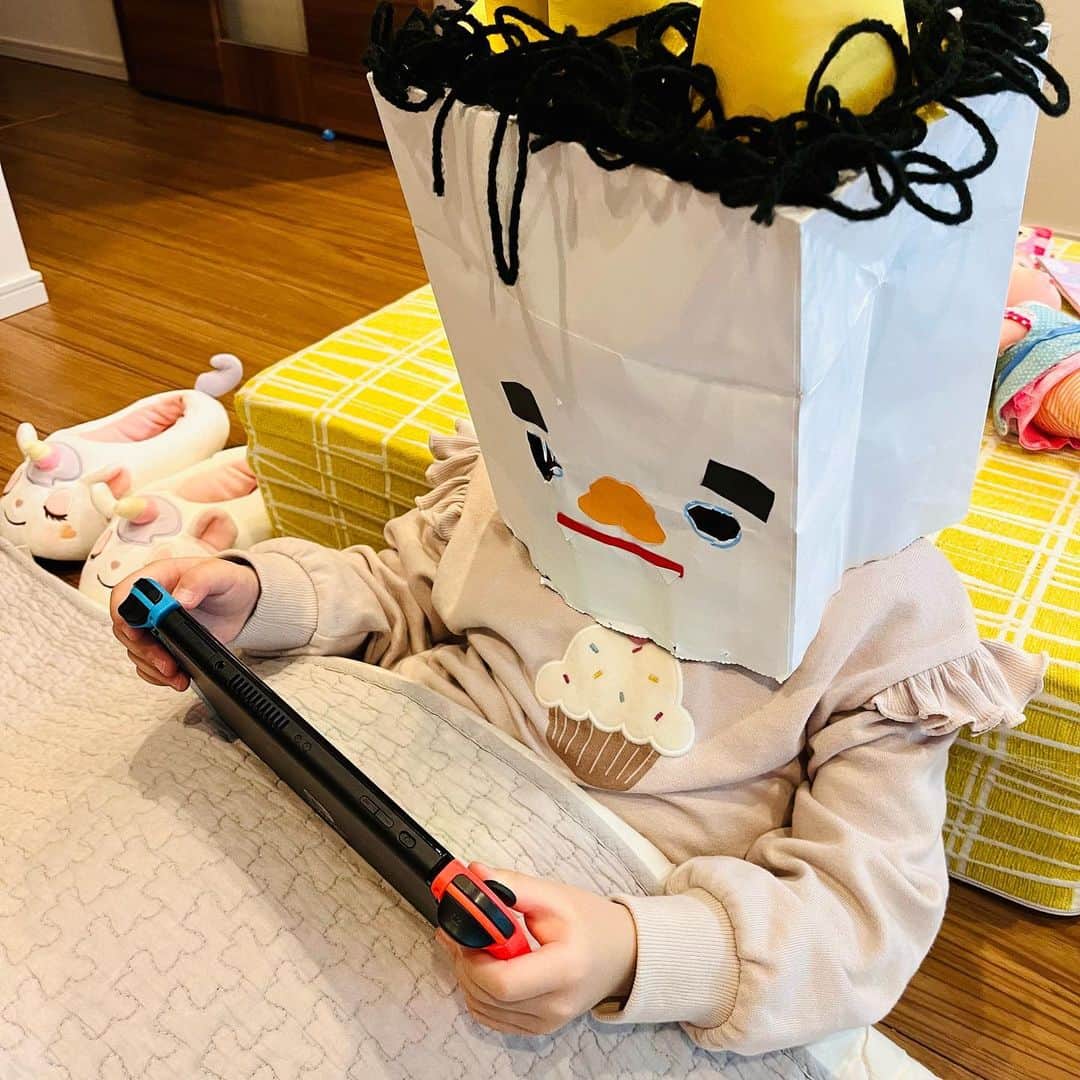 門脇舞以のインスタグラム：「ゲームしてる👹🎮 #節分 #6歳」