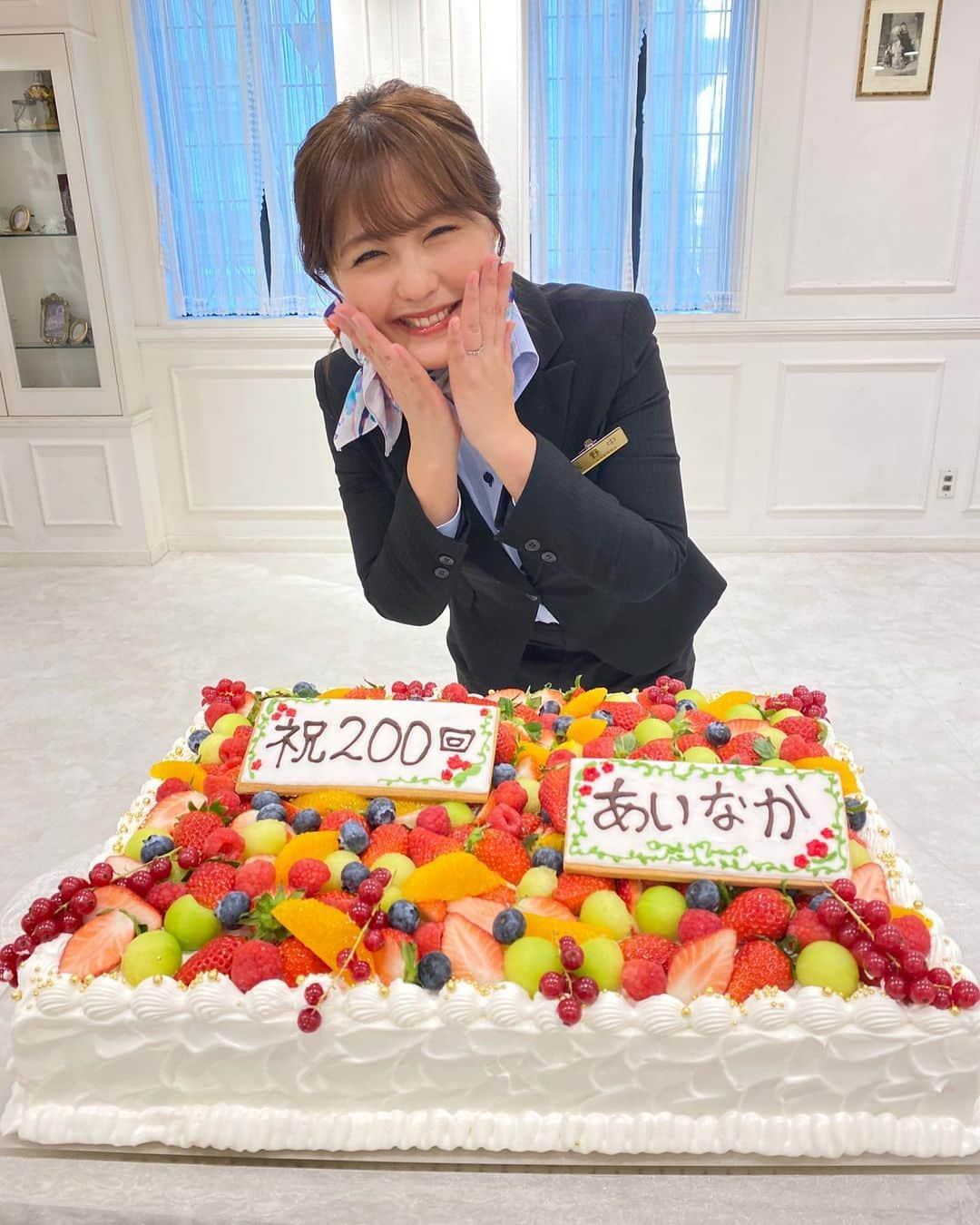 野中藍のインスタグラム：「200th anniversary✨🎂✨  前回は、200回記念のお祝いでした！ こんなに長く続けさせていただけて幸せです🌼🫶  これからも妄想結婚式トークでキャピキャピしつつ、ちょっぴり真面目にゲストの方の新しい一面が見られる番組を作っていきたいです☺️  引き続き、応援よろしくお願いいたします🙇‍♀️ いつかエルブライトハウスさんでお食事会イベントやってみたいな！ それくらい美味しいからみんなに食べてもらいたい😋  14:30から 文化放送超A&G＋ 『サンセルモプレゼンツ　結婚式はあいのなかで』放送です🌼  ゲストは、#のぐちゆり　さん👰‍♀️  今週もよろしくお願いいたします🫧  #文化放送　#ラジオ　#アニラジ #野中藍　#エルブライトハウス #結婚式場 #声優　#seiyuu  #anniversary」